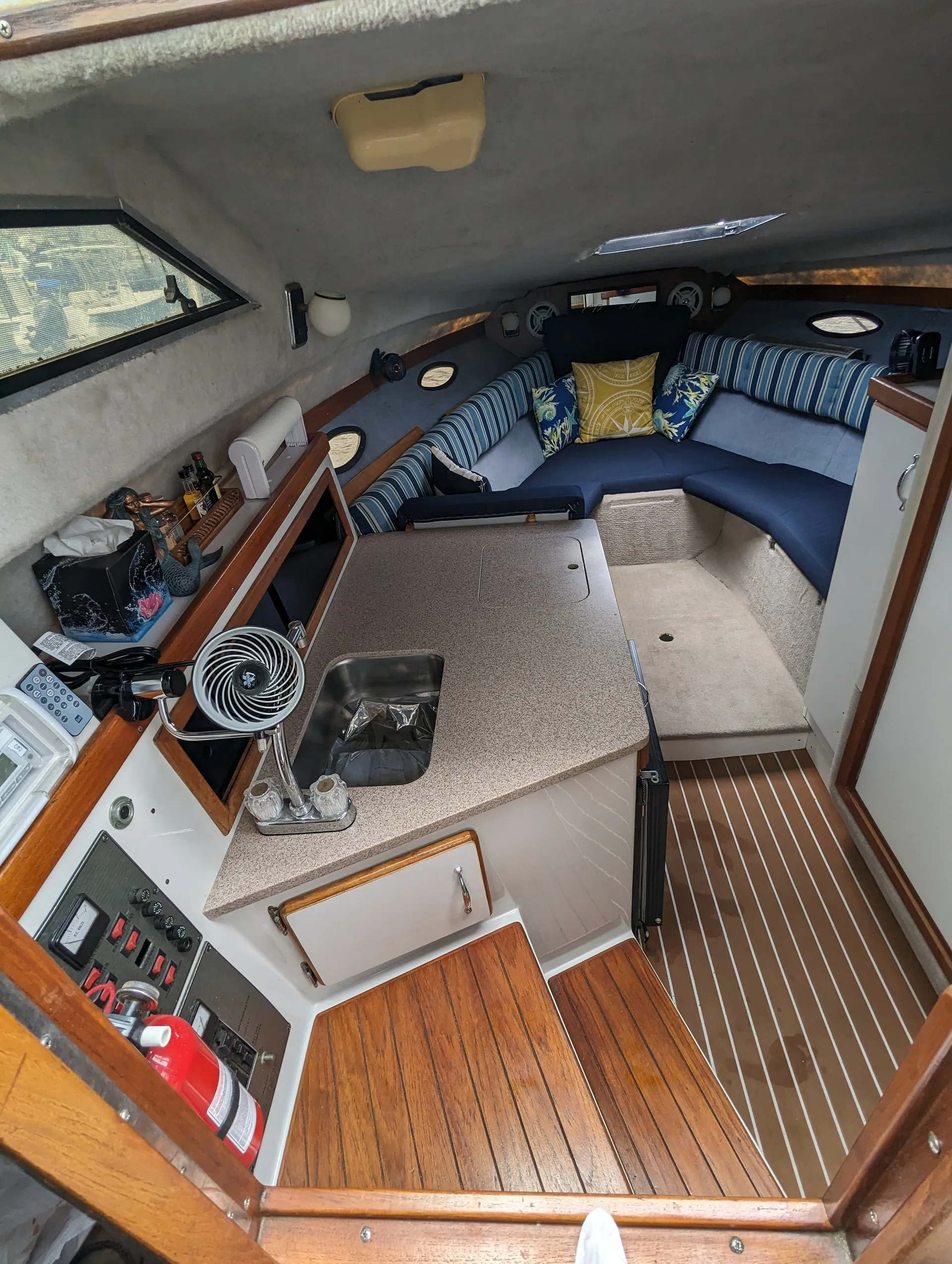 Four Winns Boats 245 Vista in Stratford, CT — photo 10