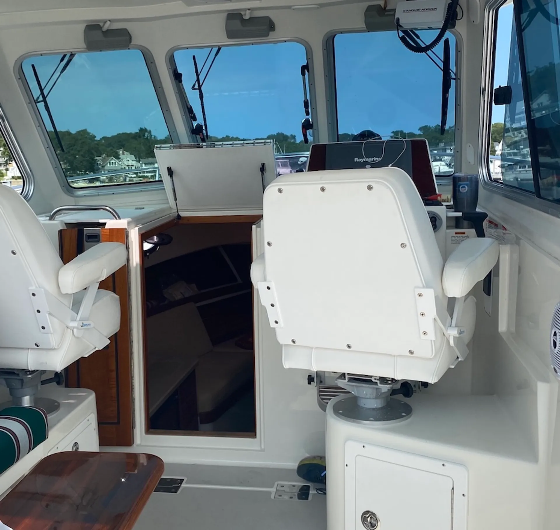Back Cove Yachts Back Cove 29 Hard Top in Fairhaven, MA — photo 4