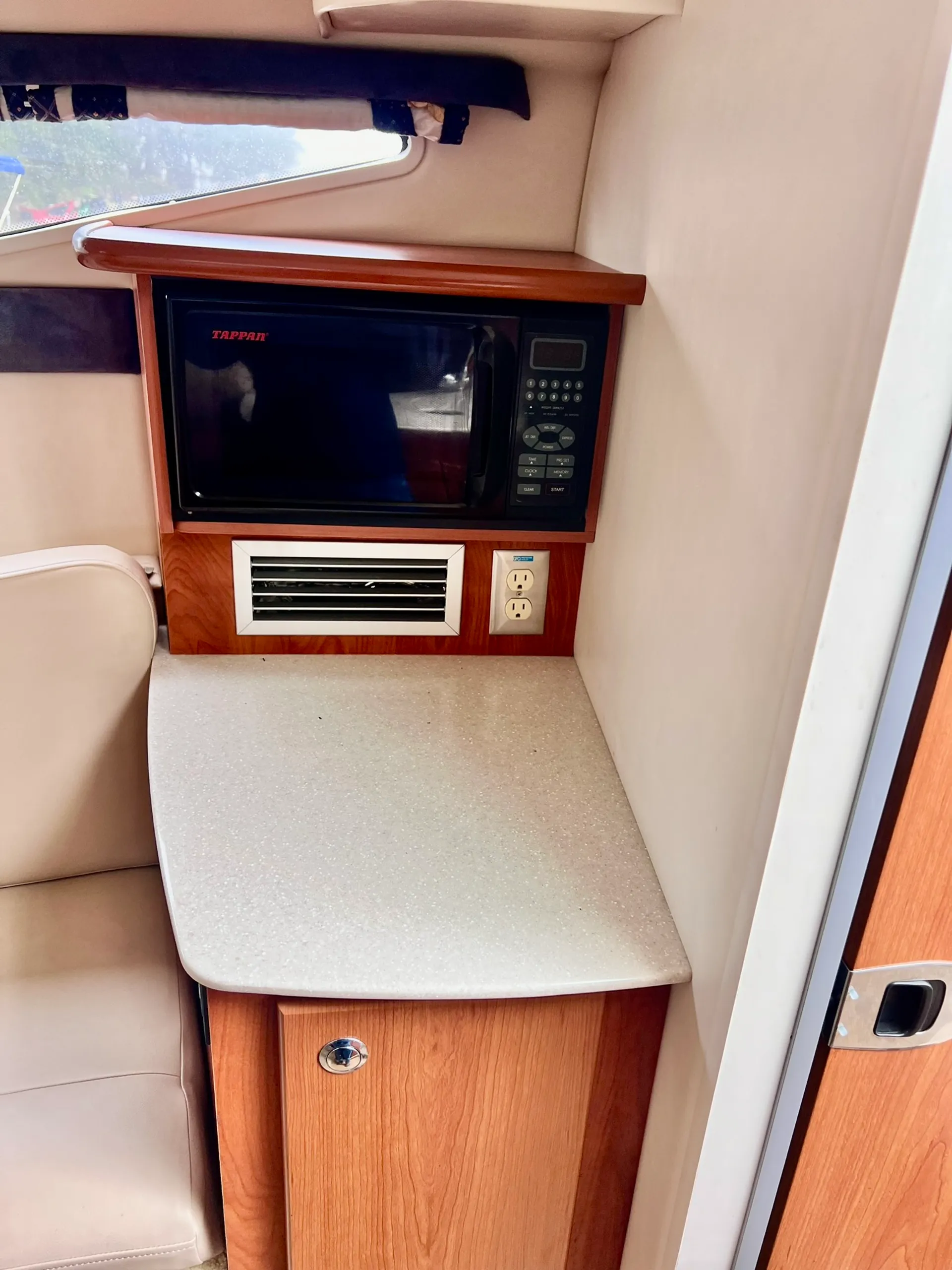 Bayliner 265 Cruiser in Pensacola, FL — photo 6