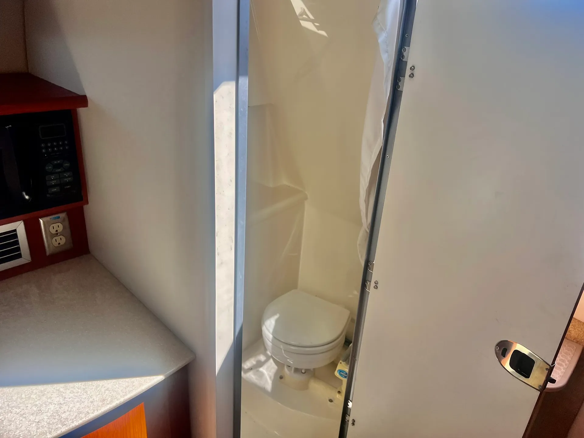 Bayliner 265 Cruiser in Pensacola, FL — photo 7