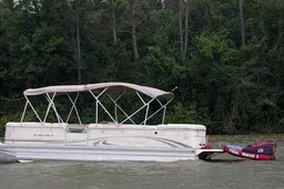 Bennington 260 HP Cruiser