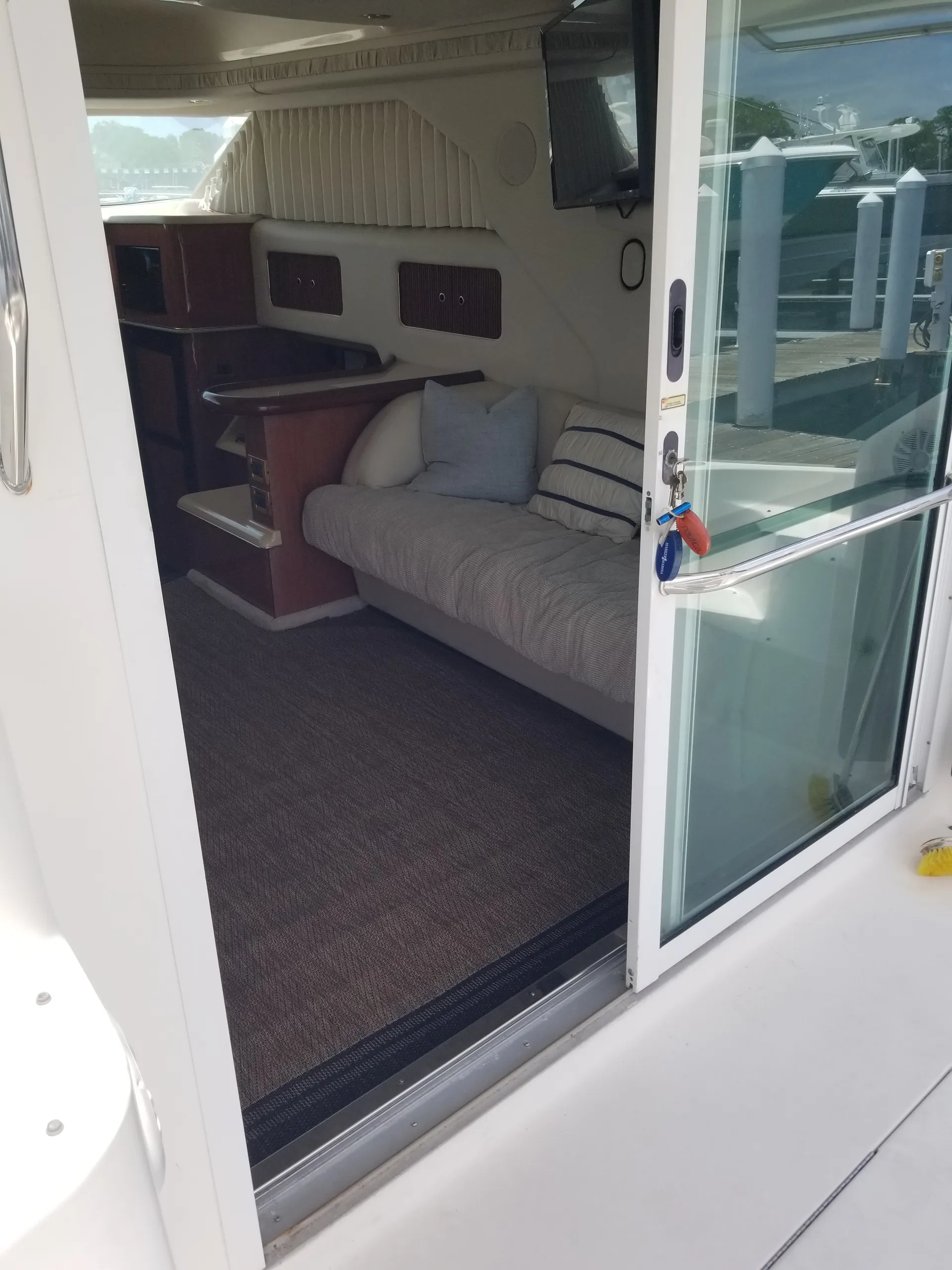 Luxurious Sea Ray Sedan Bridge 40' Yacht