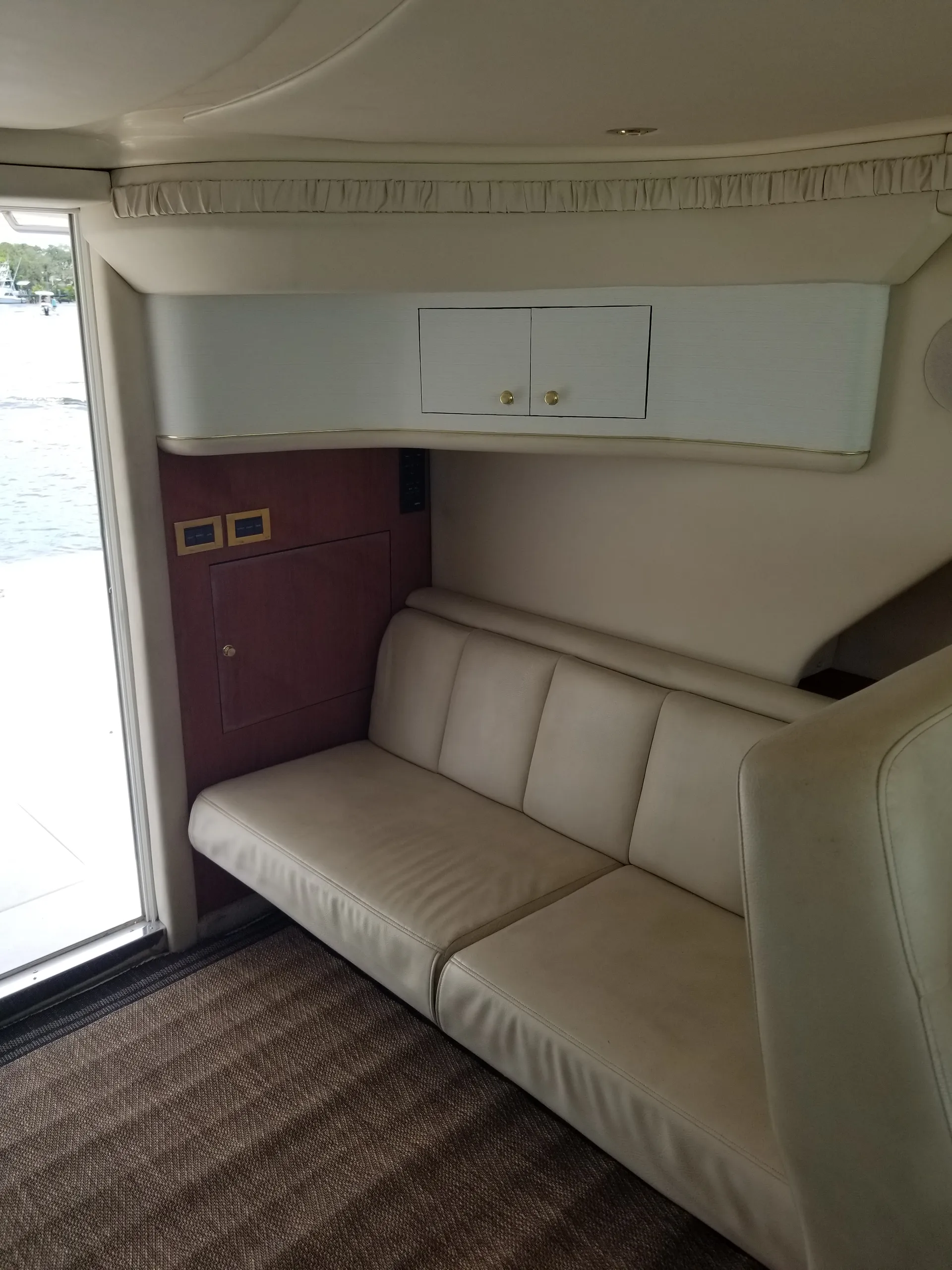 Luxurious Sea Ray Sedan Bridge 40' Yacht
