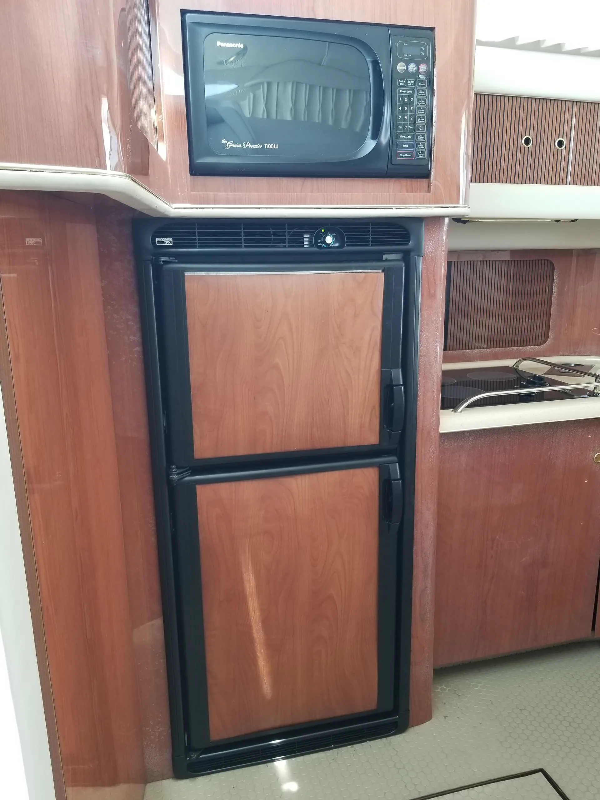 Luxurious Sea Ray Sedan Bridge 40' Yacht