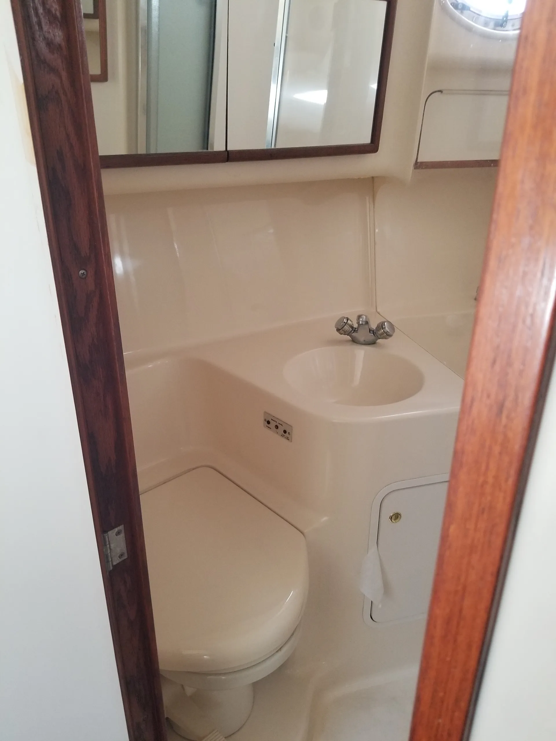 Luxurious Sea Ray Sedan Bridge 40' Yacht