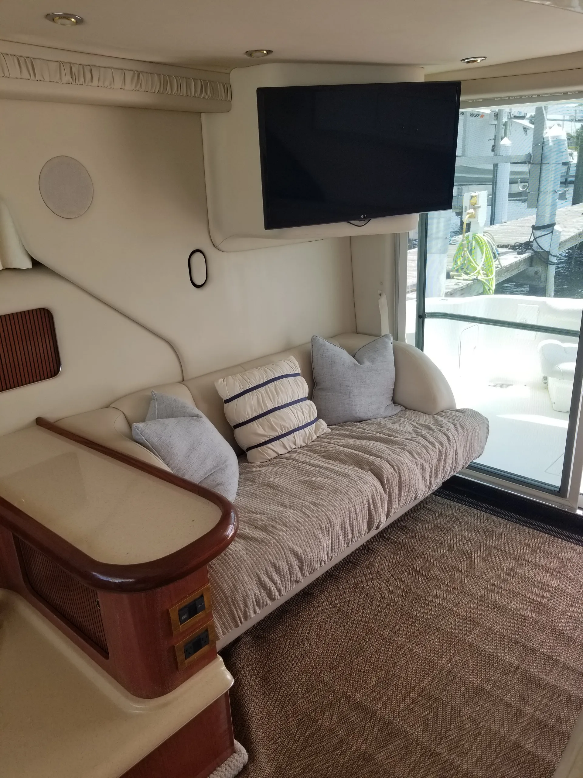 Luxurious Sea Ray Sedan Bridge 40' Yacht