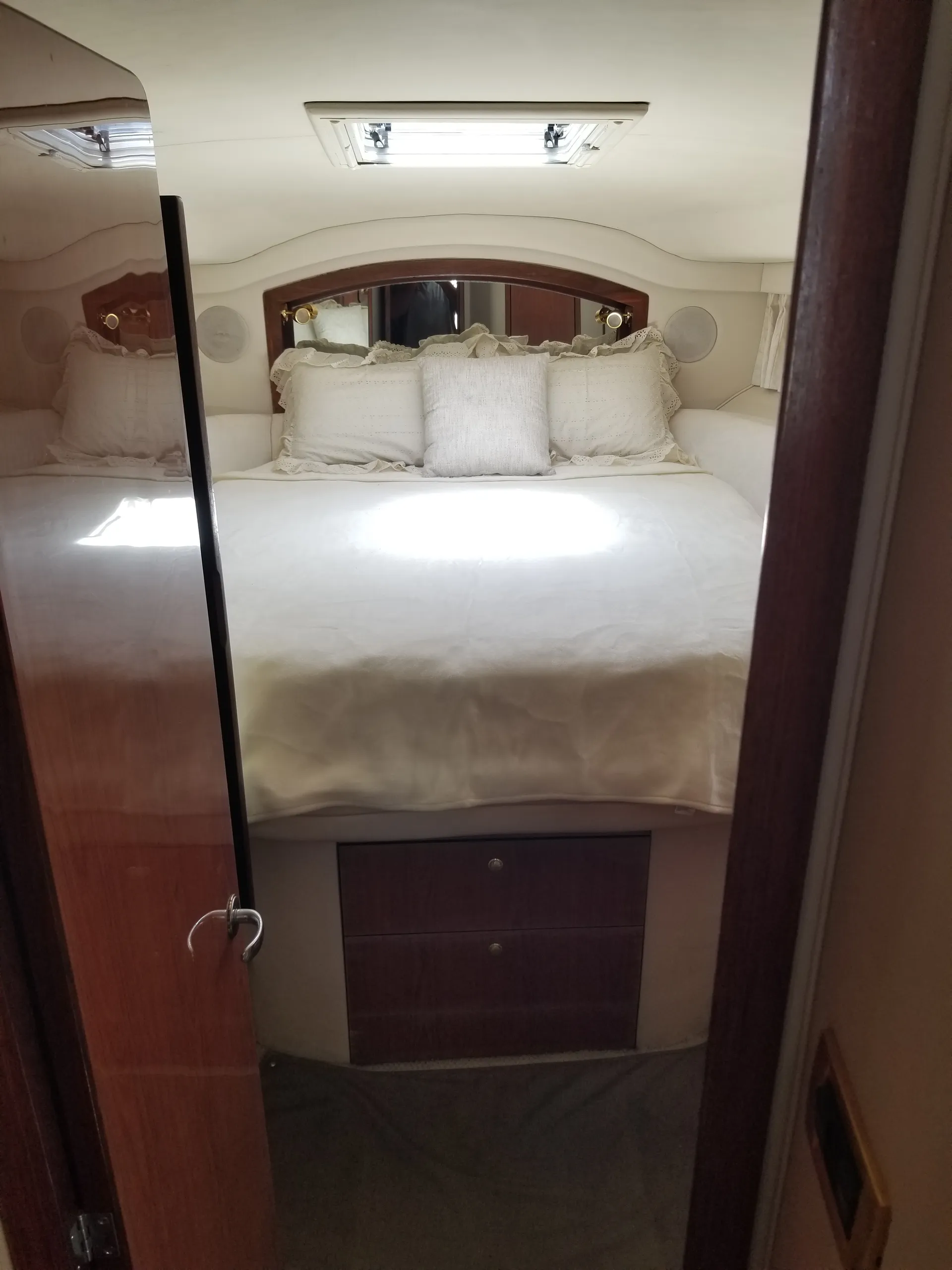Luxurious Sea Ray Sedan Bridge 40' Yacht