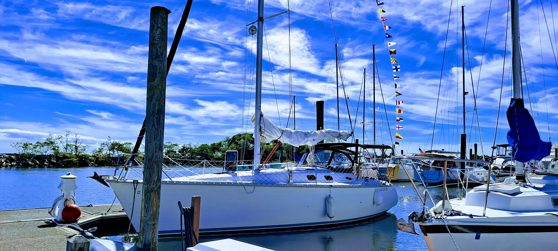 HUNTER LEGEND 35 SAILBOAT CRUISER MOTORSAILER