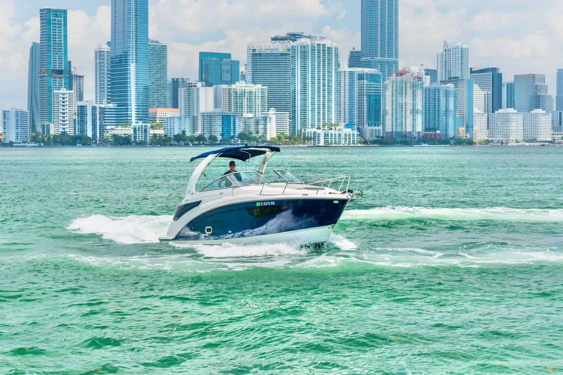 New Luxury Regal boat up to 6 people