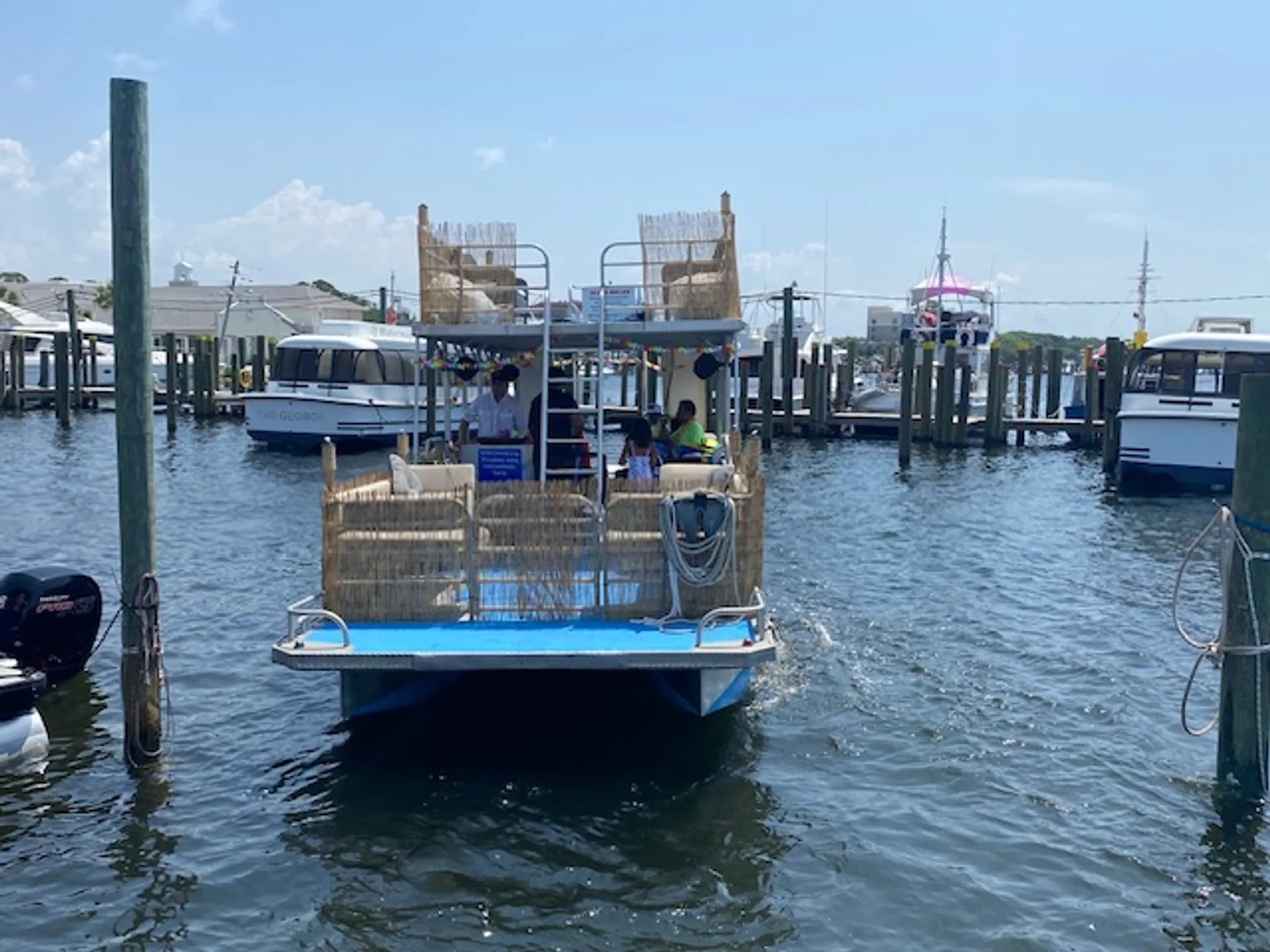 Tiki Themed Hula-Mama 30 ft pontoon 2slides 150 HP Fuel Included 