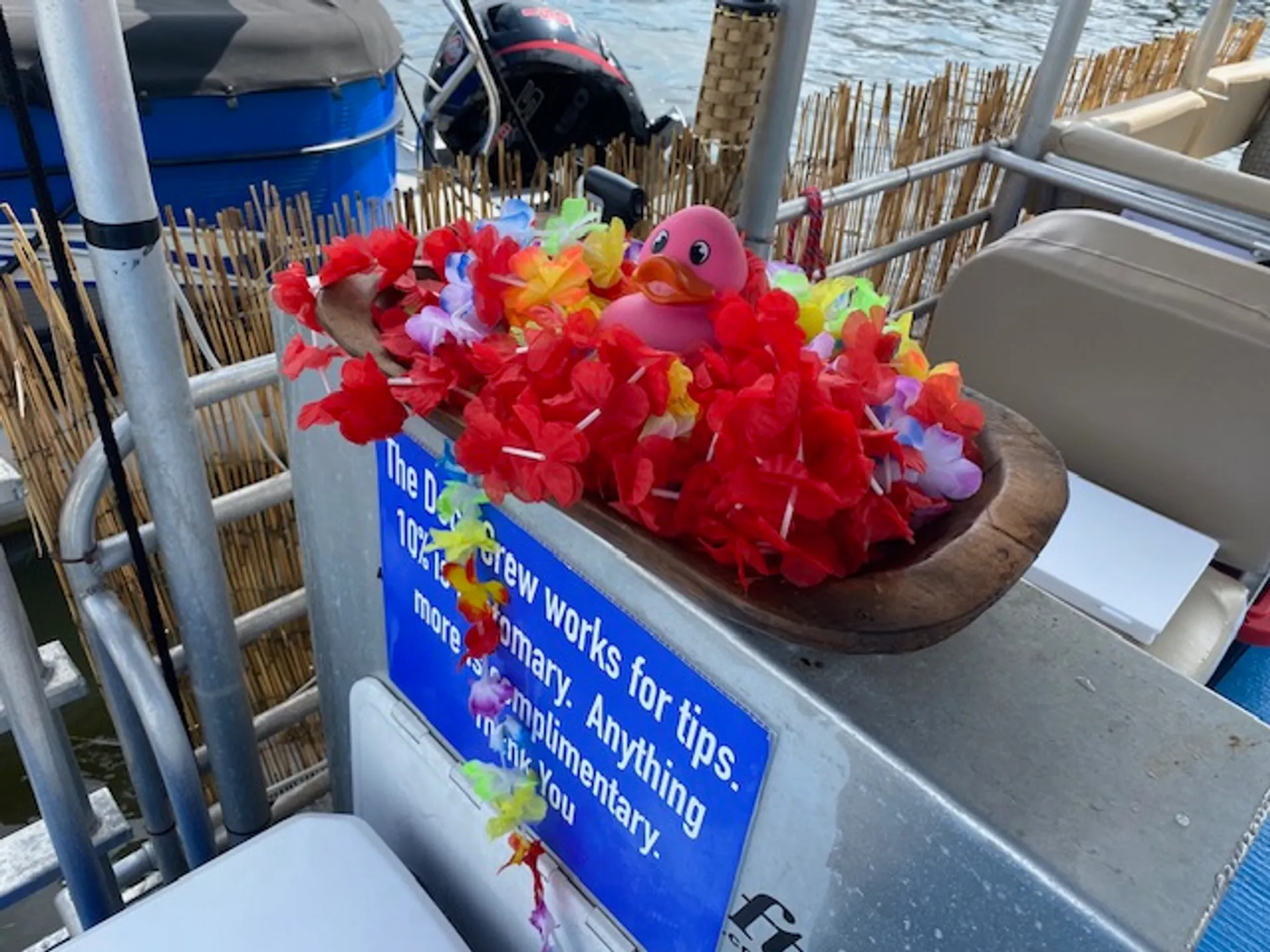Tiki Themed Hula-Mama 30 ft pontoon 2slides 150 HP Fuel Included 