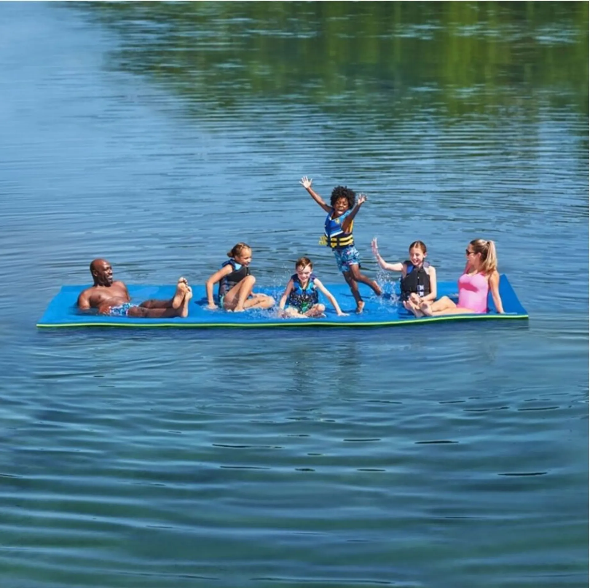 Bennington Pontoon for 14 people - Broken Bow Lake