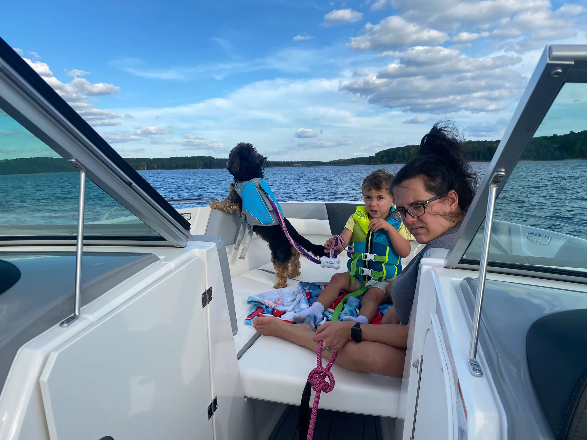 Basically New 2022 Chaparral 23 ssi 