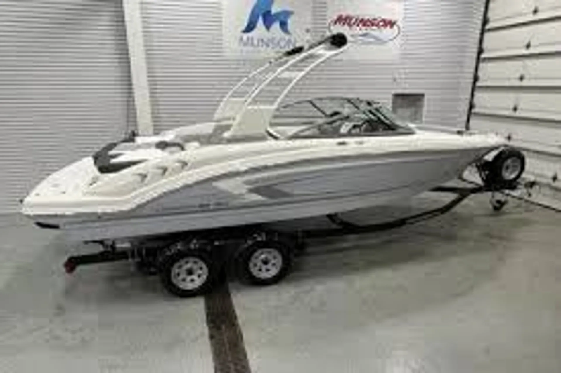 Basically New 2022 Chaparral 23 ssi 