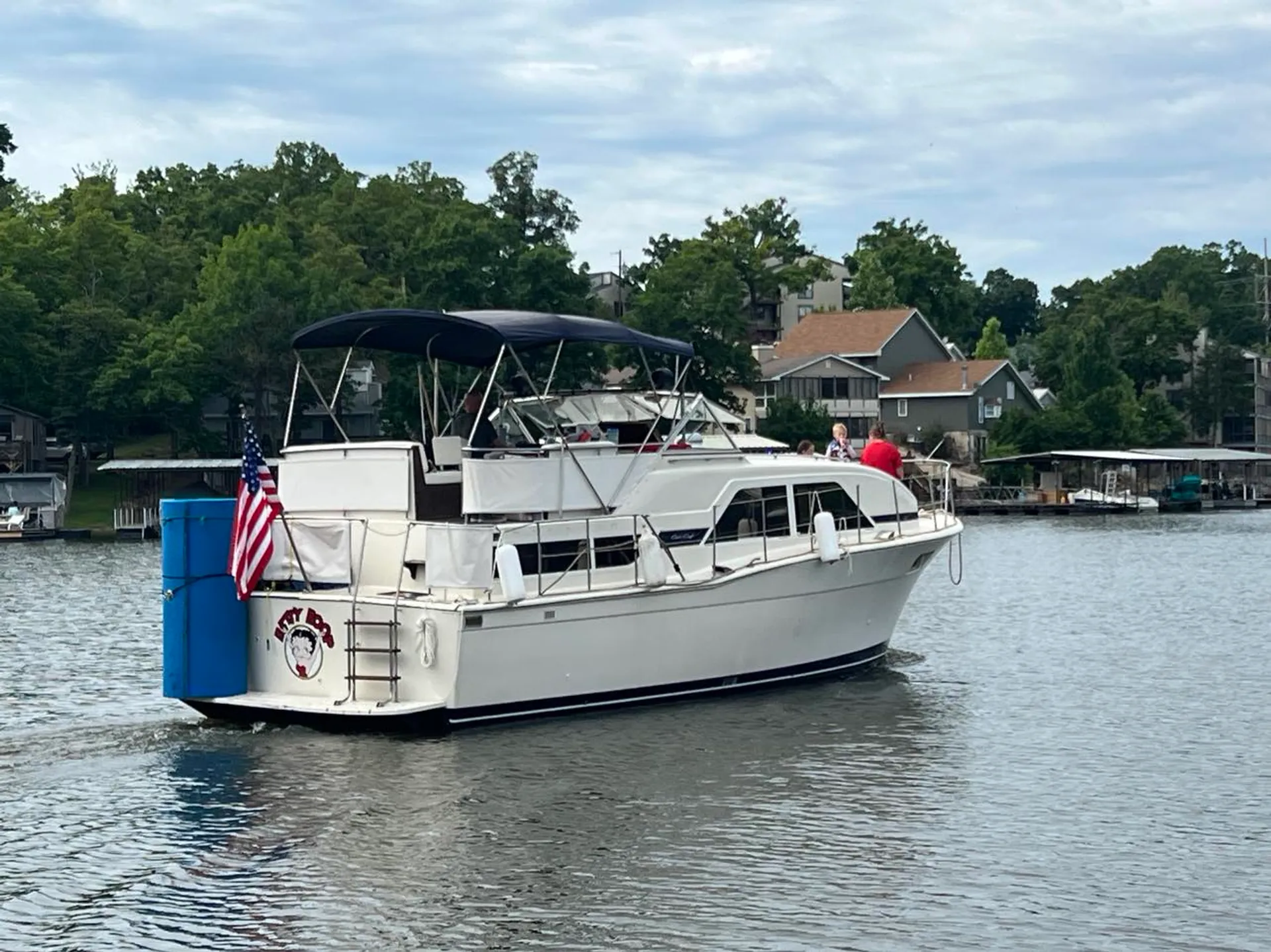 Classic cruiser - 37 feet of  spacious double cabin, USCG Captained