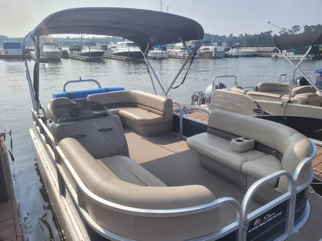Rent a SUN TRACKER pontoon in Montgomery, TX near me
