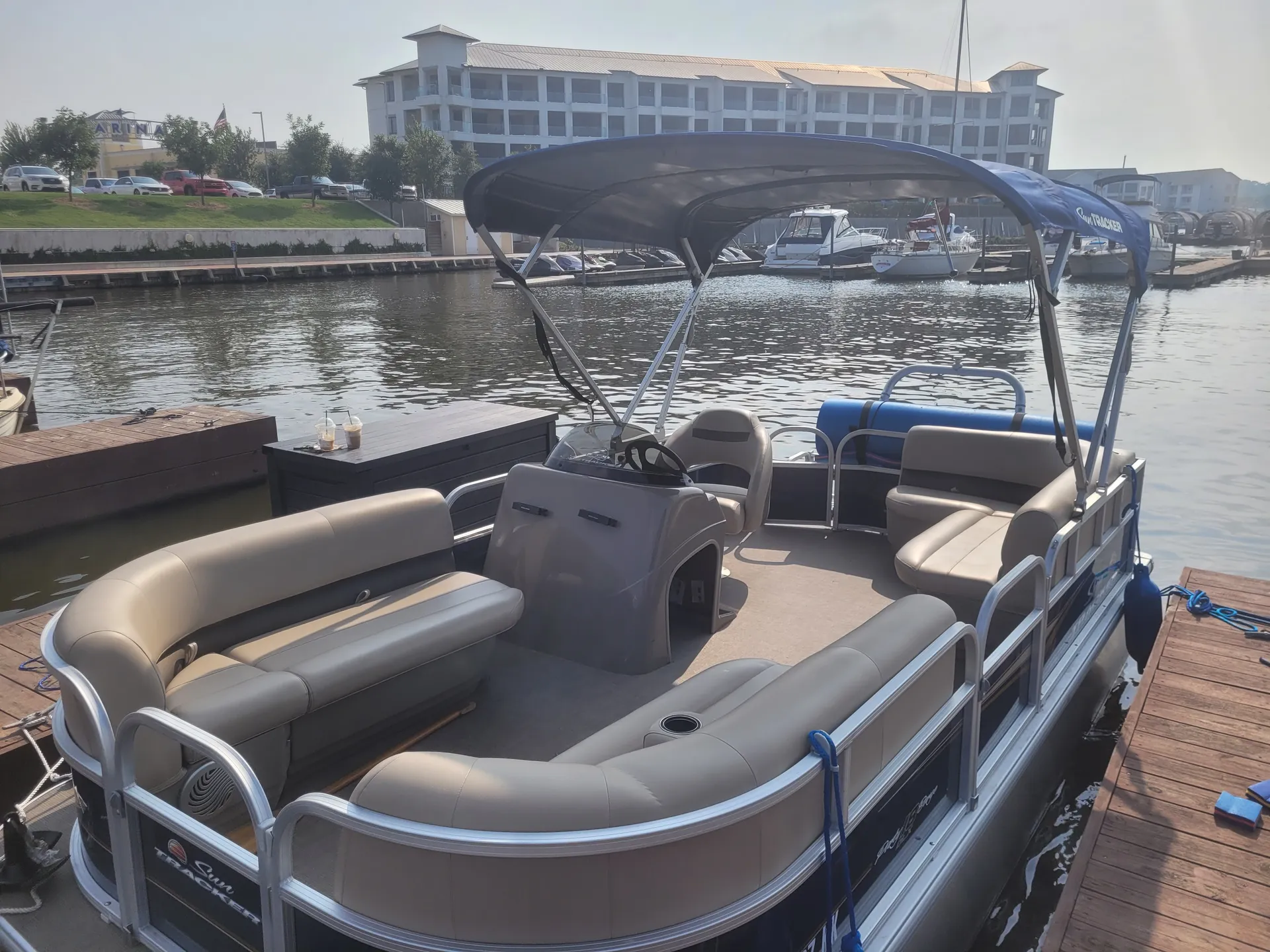 2021 18' Party Barge Pontoon 