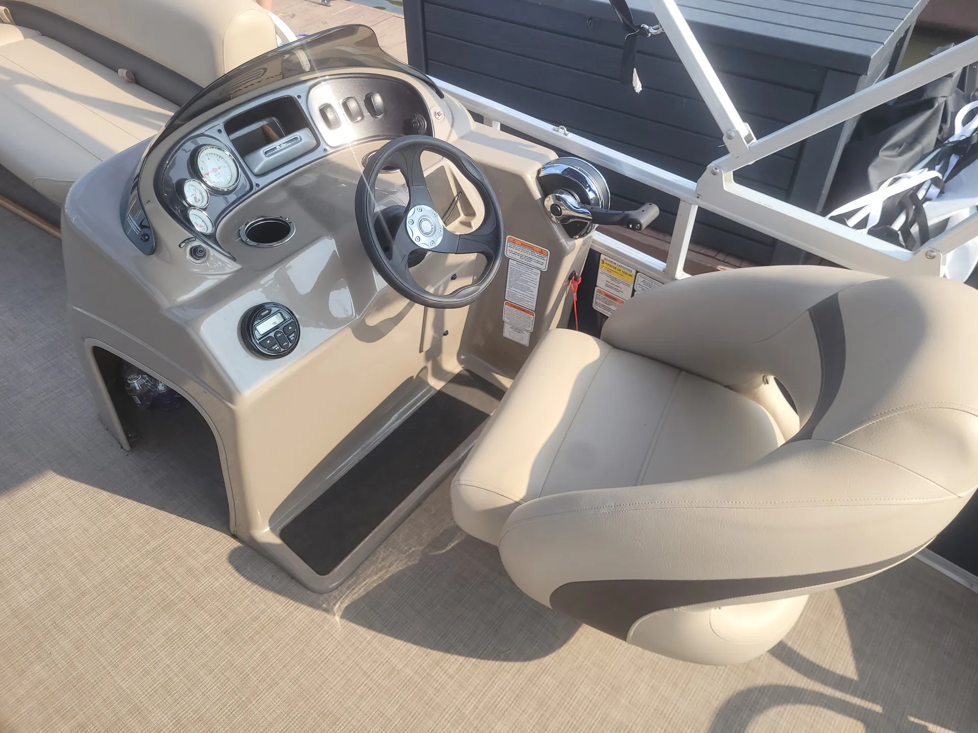 2021 18' Party Barge Pontoon 