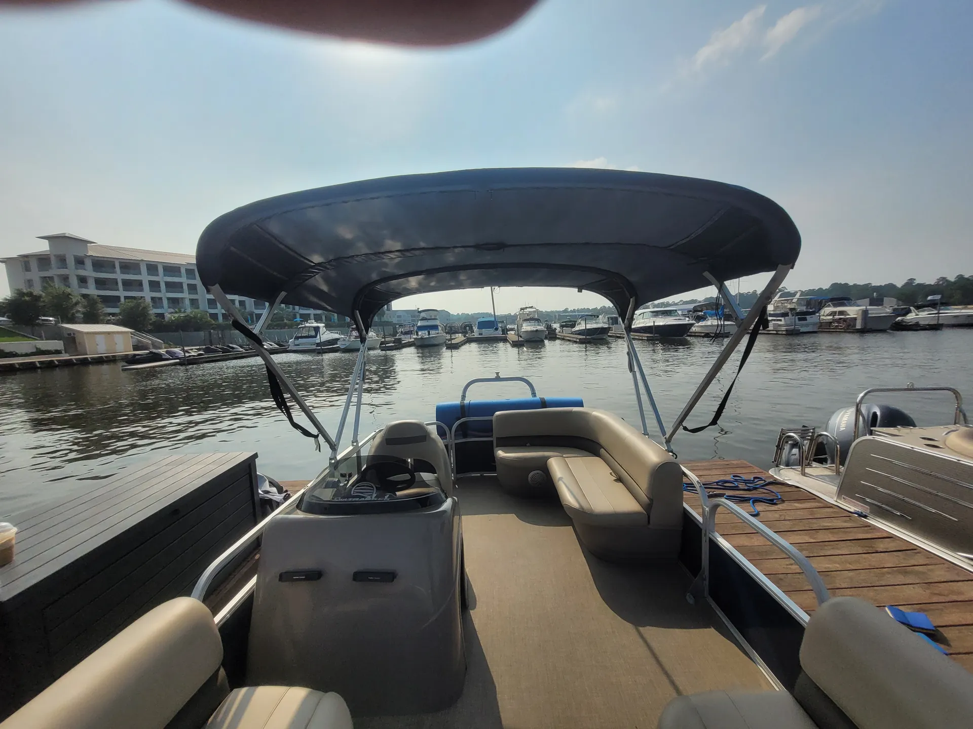 2021 18' Party Barge Pontoon 