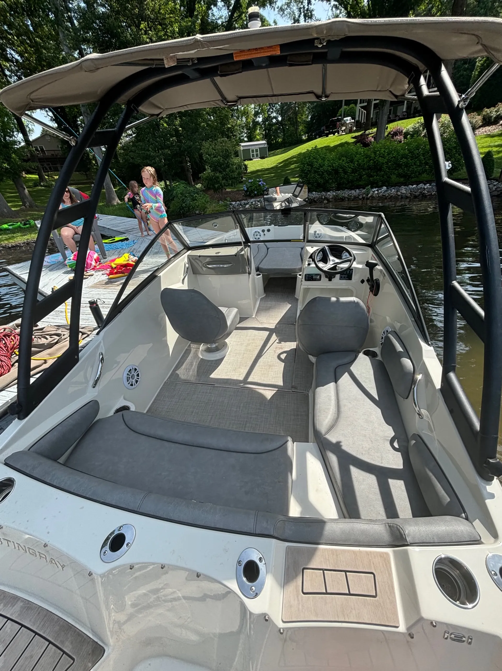 Stingray 191DC - Available on Lake Bowen in SC only