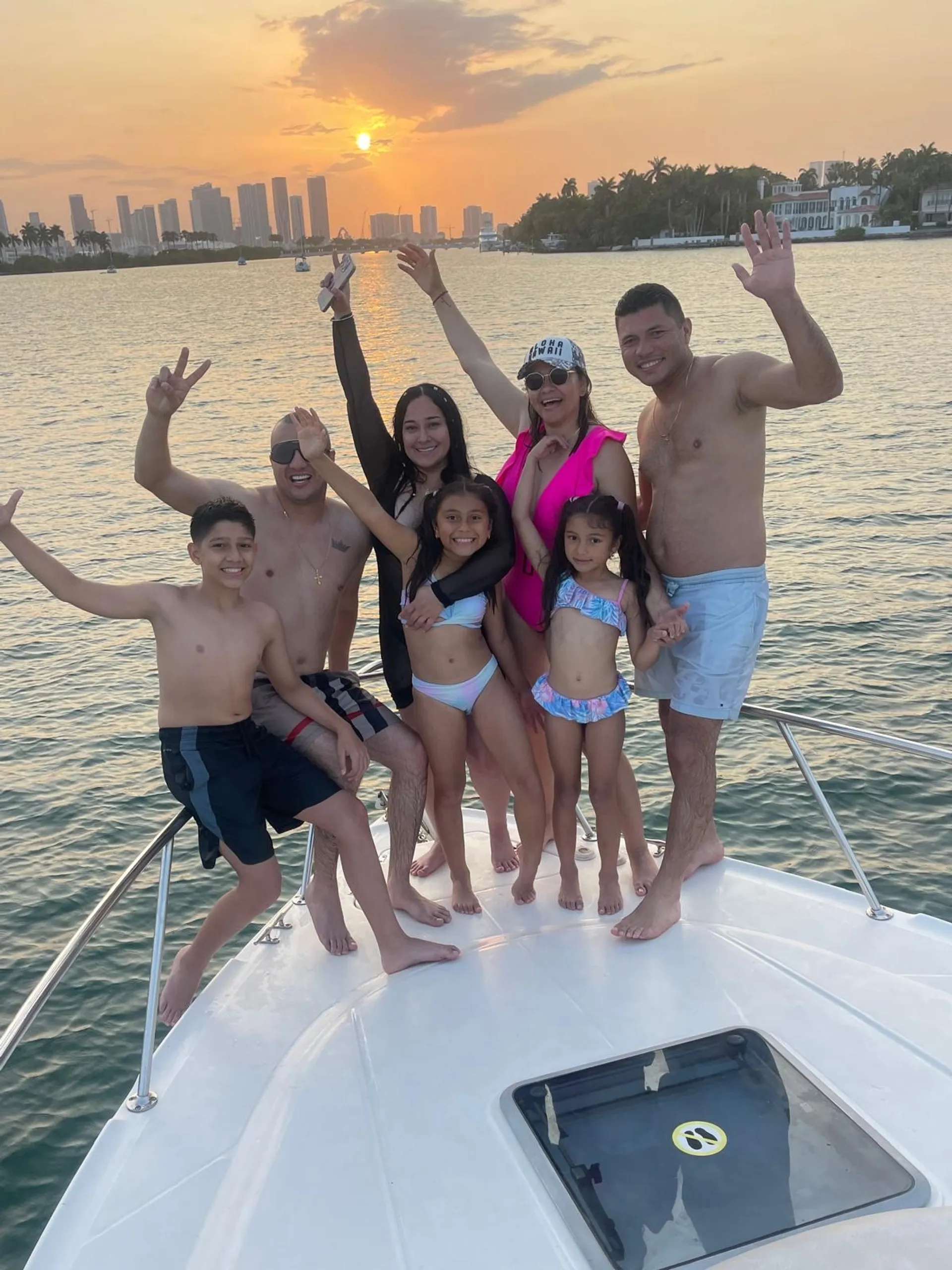 🌞 FREE Hour✨  | Lux 38' Chaparral Yacht  *NO HIDDEN FEES*