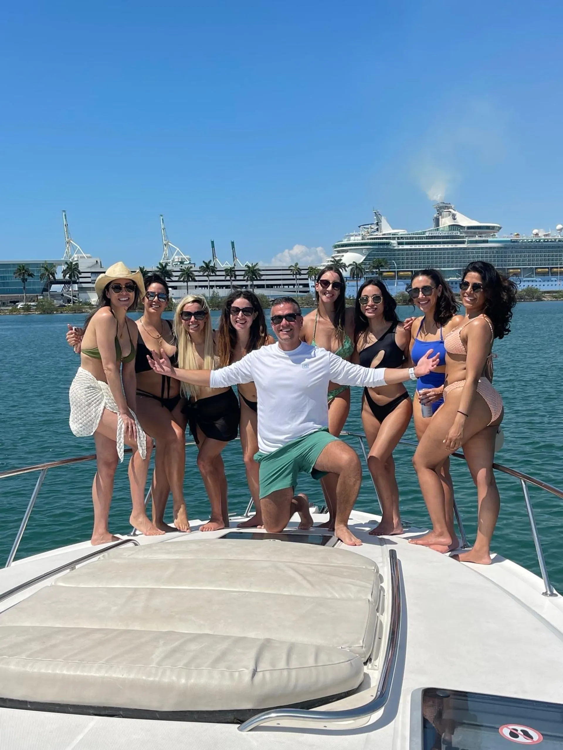 🌞 FREE Hour✨  | Lux 38' Chaparral Yacht  *NO HIDDEN FEES*