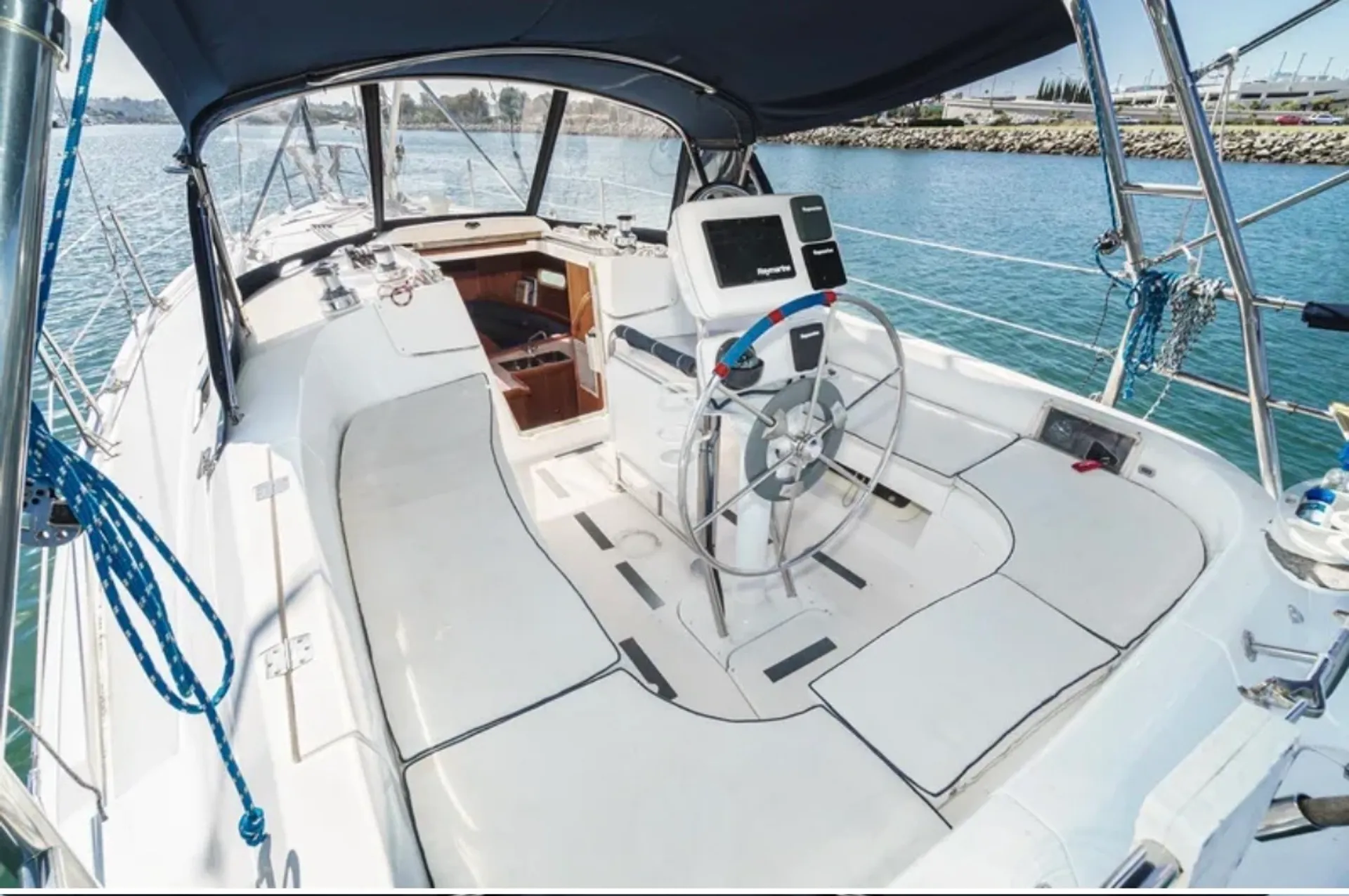 Sail in style on Deja Blue our 36 foot Hunter Yatch 🐬⛵️