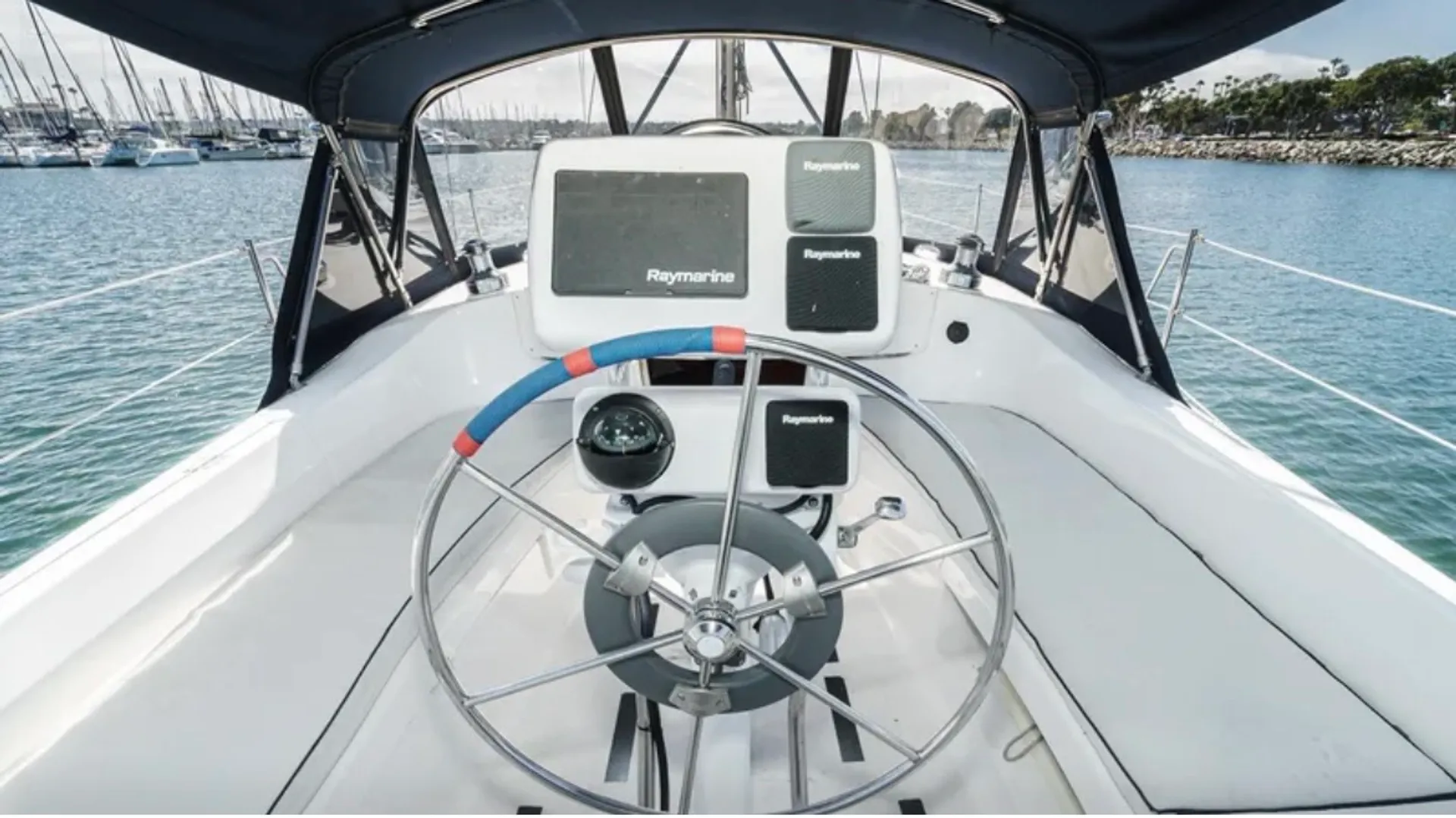 Sail in style on Deja Blue our 36 foot Hunter Yatch 🐬⛵️