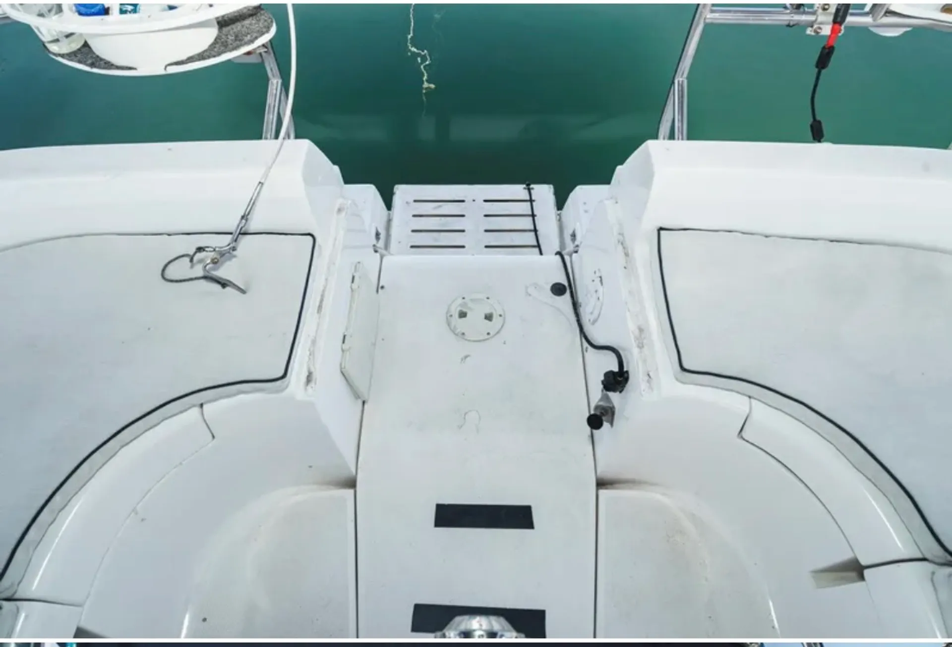 Sail in style on Deja Blue our 36 foot Hunter Yatch 🐬⛵️