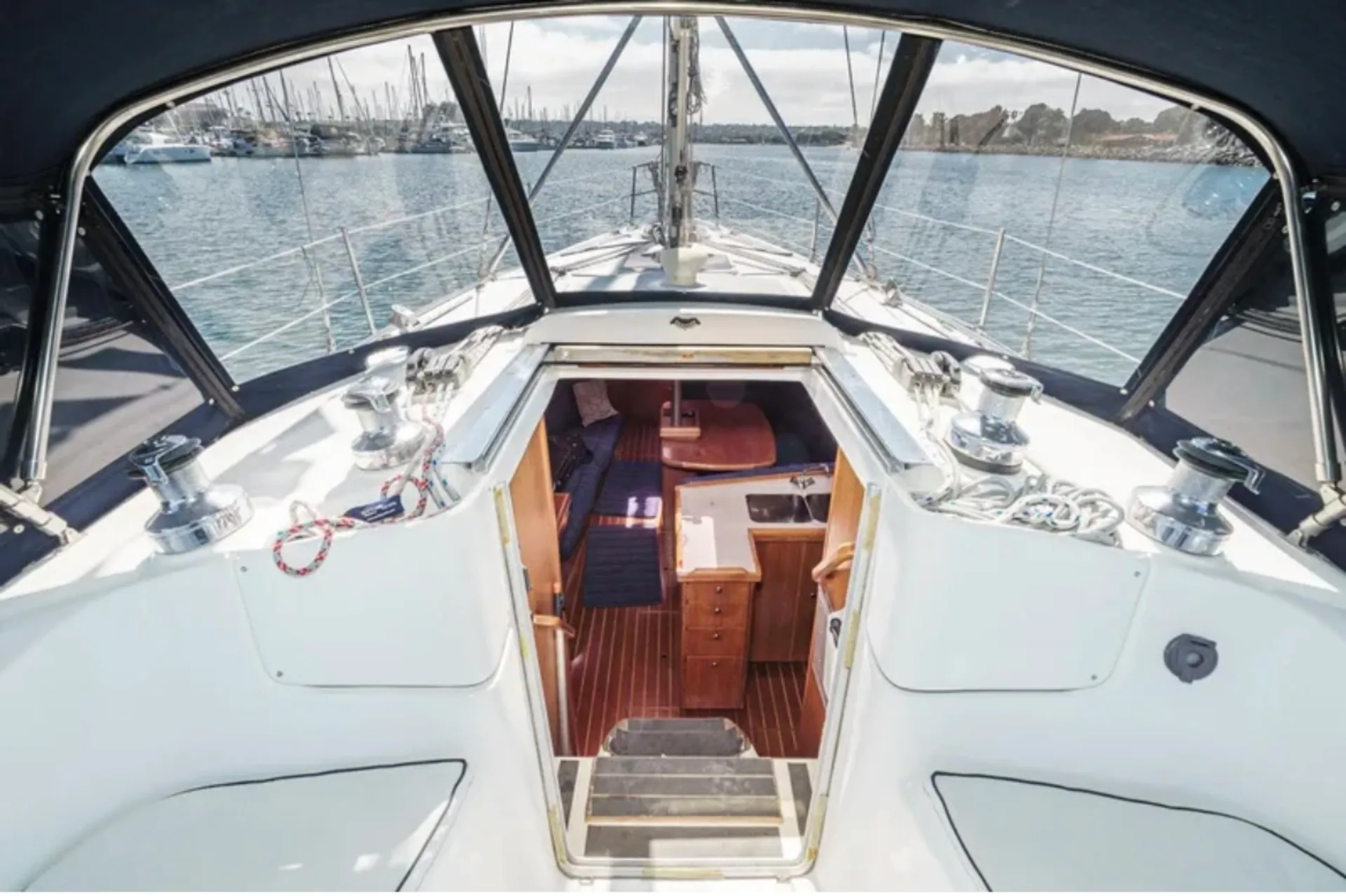 Sail in style on Deja Blue our 36 foot Hunter Yatch 🐬⛵️