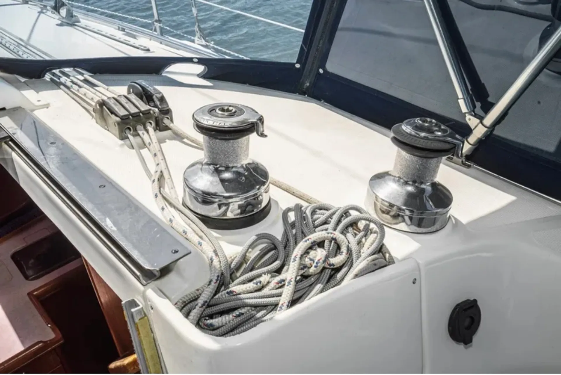 Sail in style on Deja Blue our 36 foot Hunter Yatch 🐬⛵️