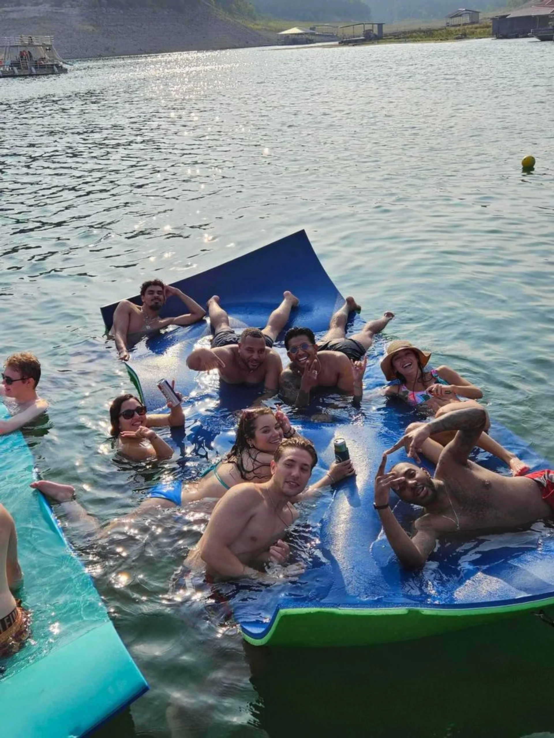 20ft Regal Bowrider For Amazing Memories on Lake Travis