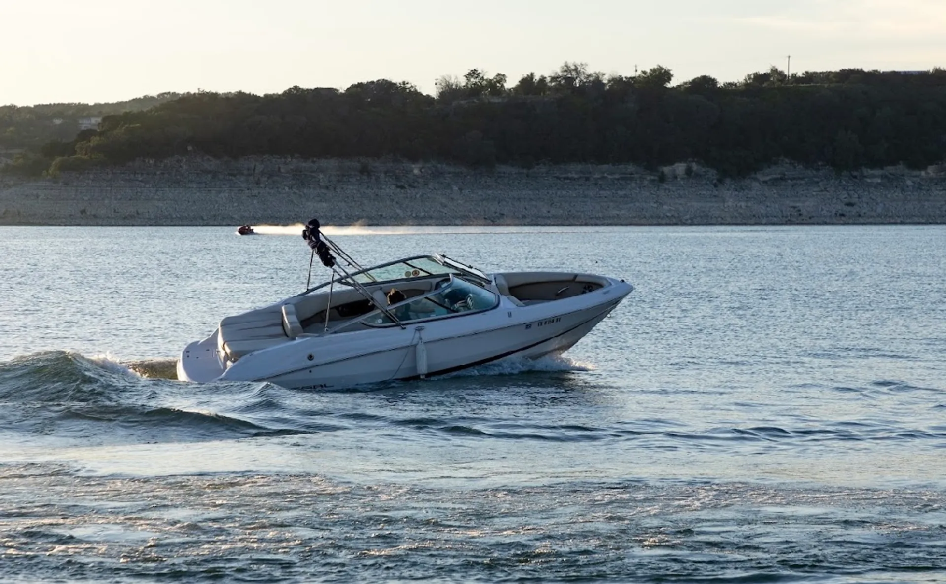 20ft Regal Bowrider For Amazing Memories on Lake Travis