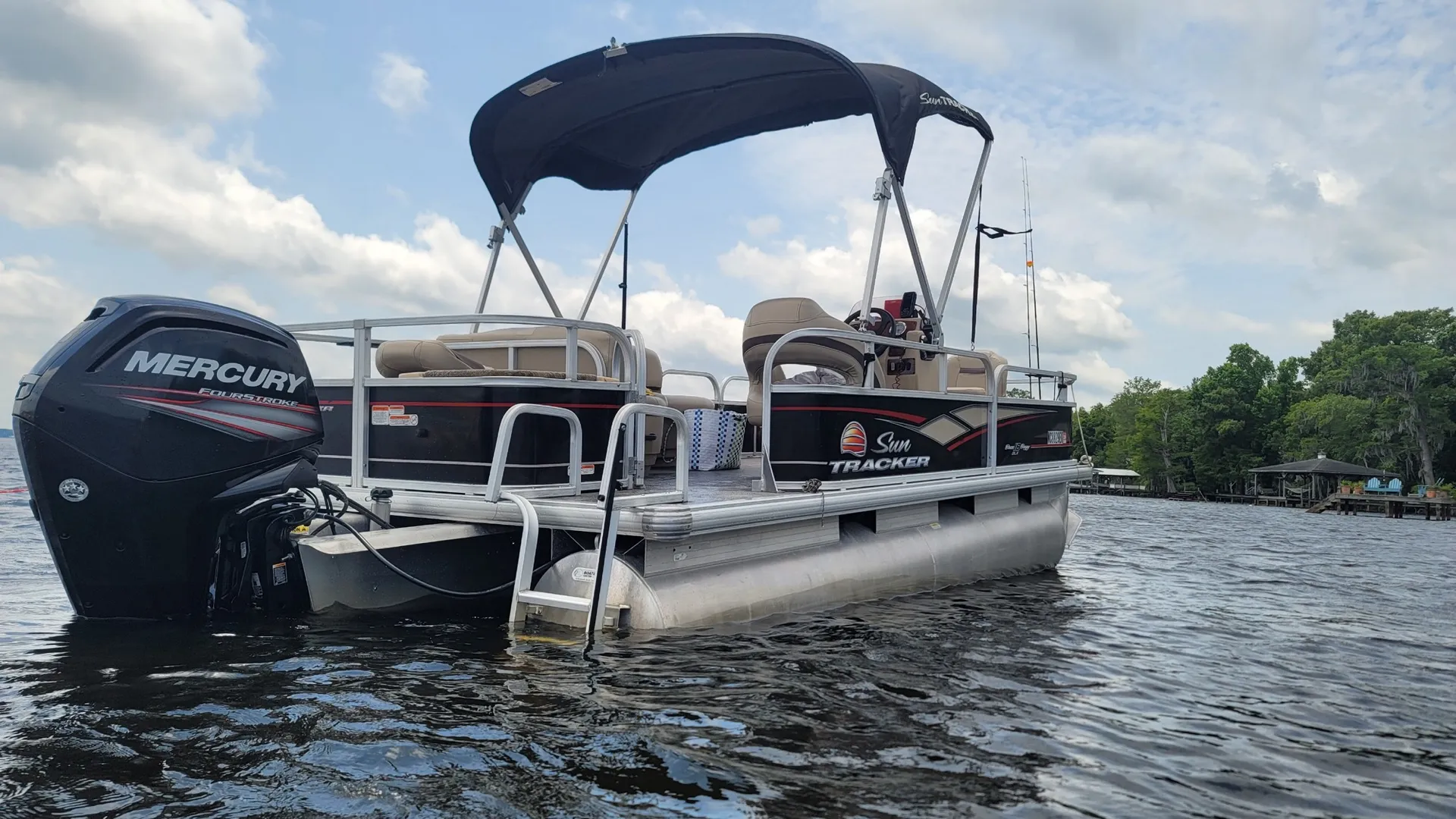 5 ⭐️ owner! Fish, Swim, Cruise, Relax on our Pontoon! 