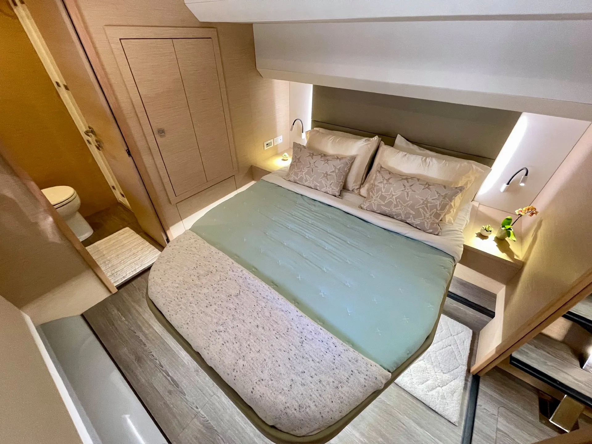 **SUMMER RATES* Luxury Power Catamaran FUEL, CAPTAIN AND STEW INCLUDED