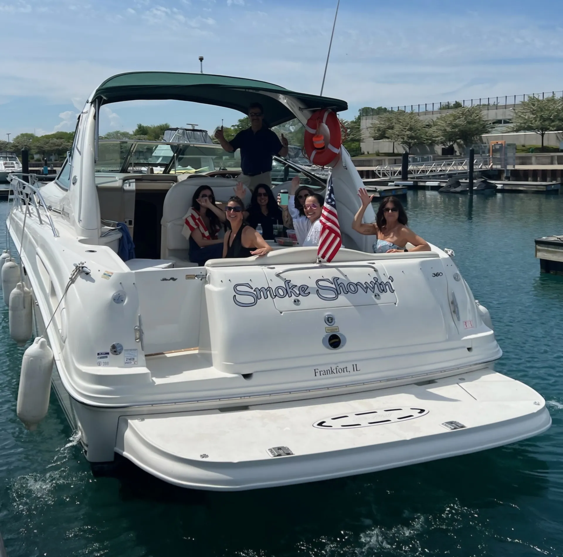 39ft Sea Ray Sundancer Luxury Yacht Charter Chicago