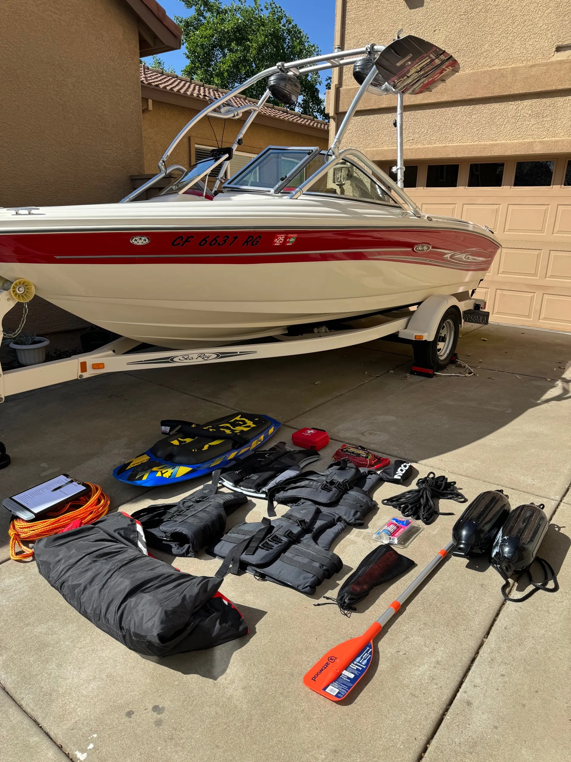 Sea Ray Ski Boat with all the toys + LOUD Sound System with Subwoofer!