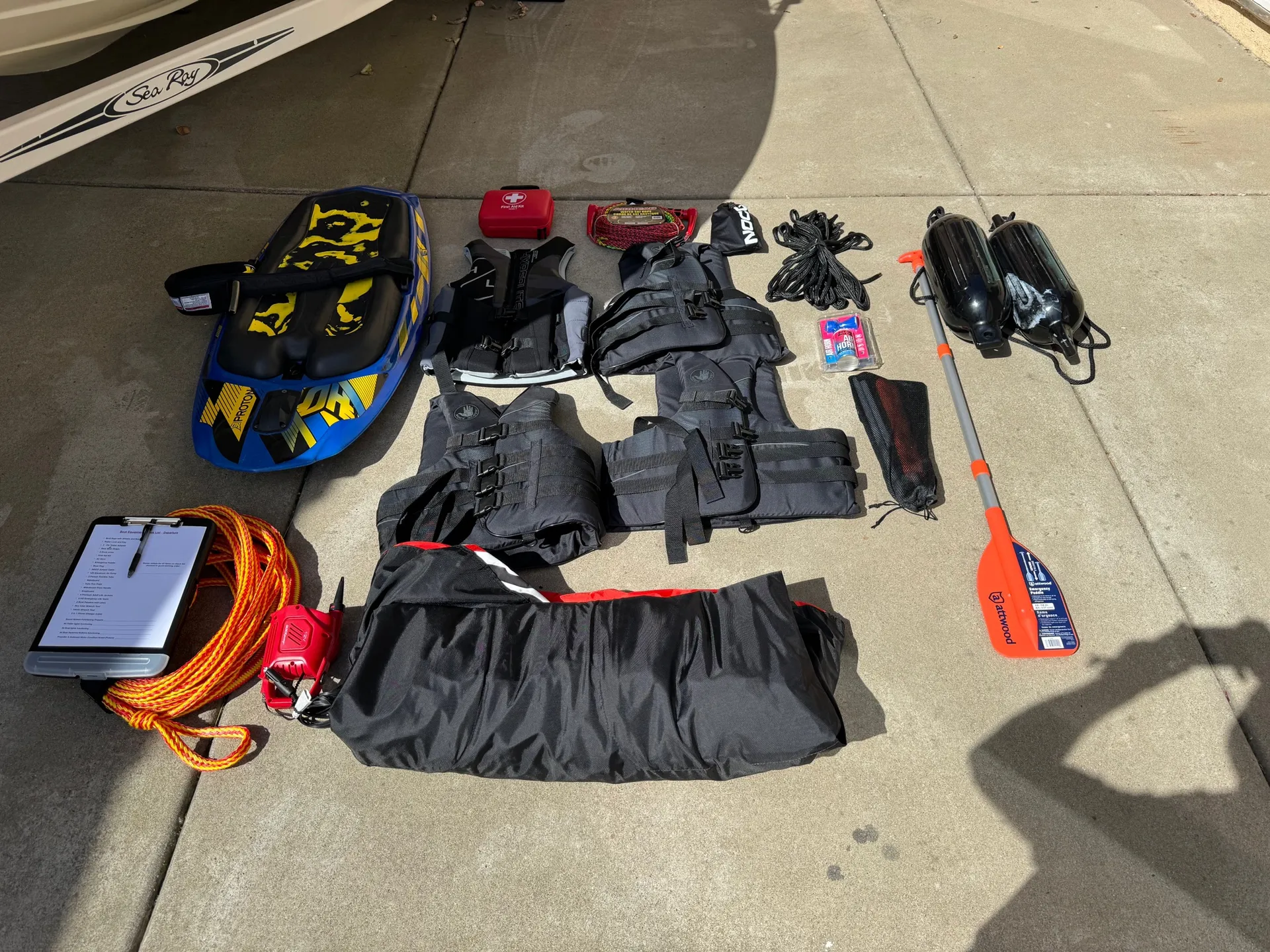 Sea Ray Ski Boat with all the toys + LOUD Sound System with Subwoofer!