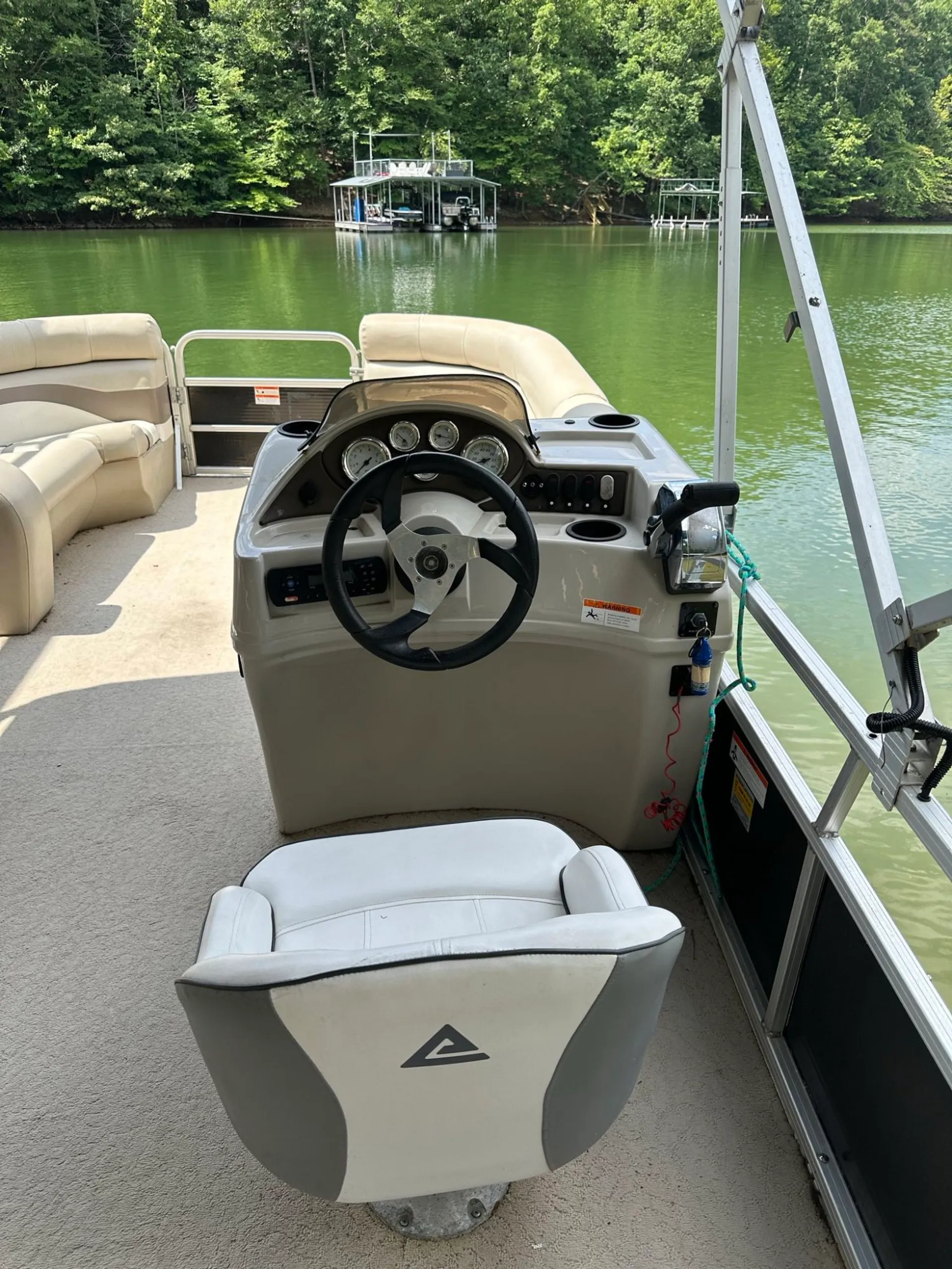 Lowe Pontoons SS210 in Gainesville, GA — photo 5