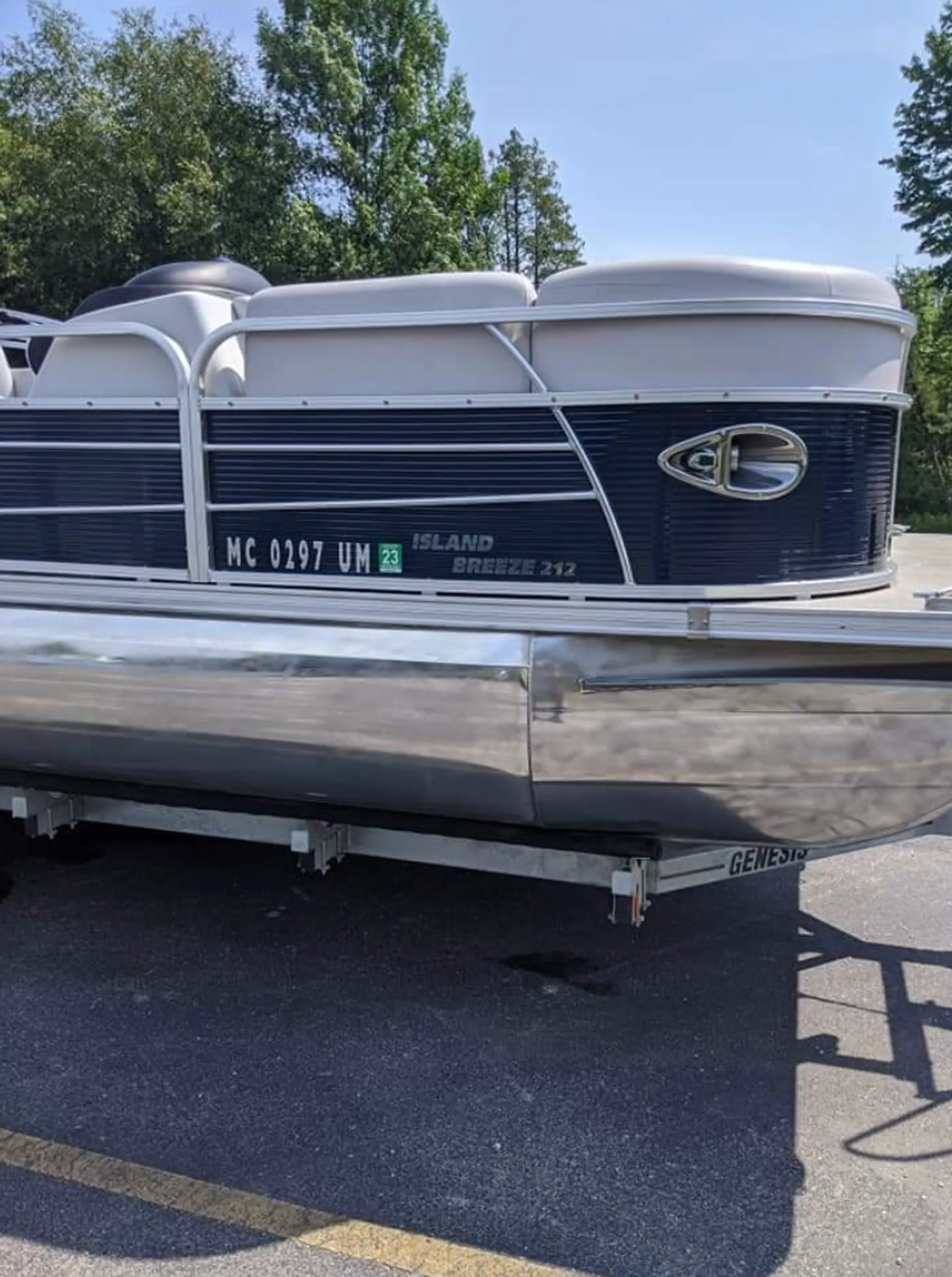 22 ft super clean pontoon boat ready to use in the Detroit River. 