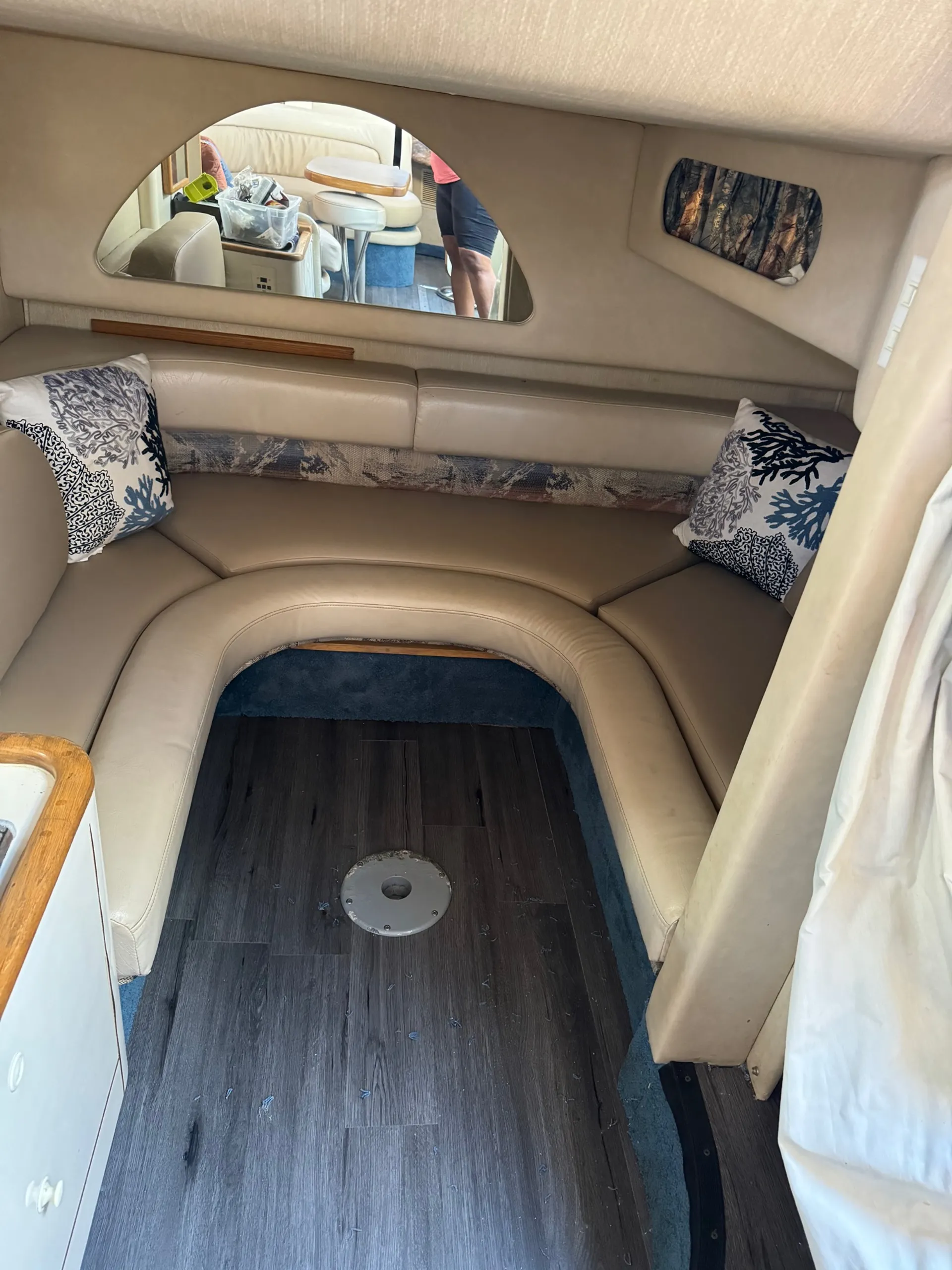 Sea Ray Yacht w/Hydraulic Swim Platform