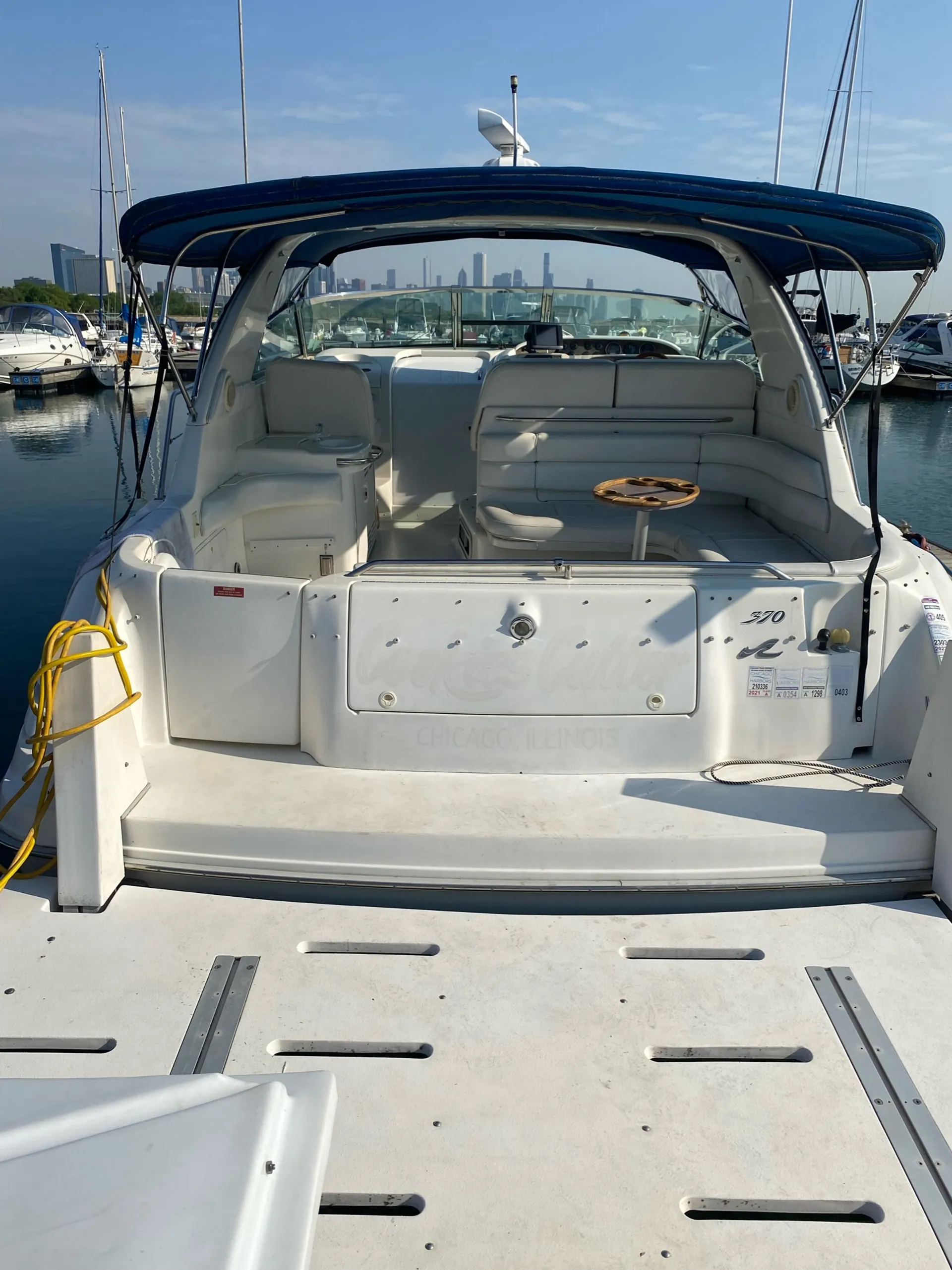 Sea Ray Yacht w/Hydraulic Swim Platform