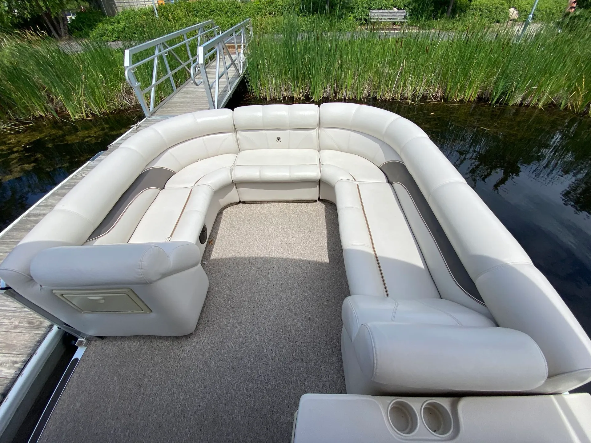 12 PASSENGER LUXURY PREMIER PONTOON ON LAKE MINNETONKA 