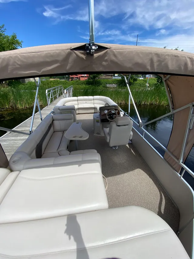 Rent a Premier Marine pontoon in Mound, MN near me
