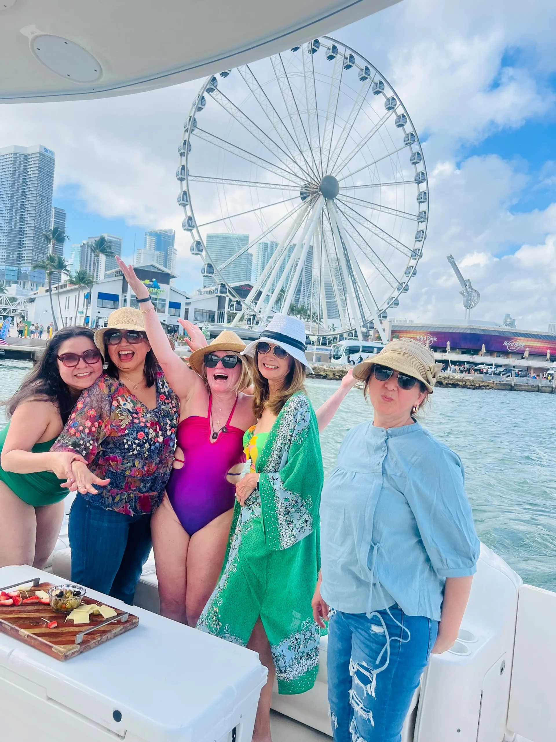 52' Sea Ray Motor Yacht for Celebrations – Miami, 13 Passengers