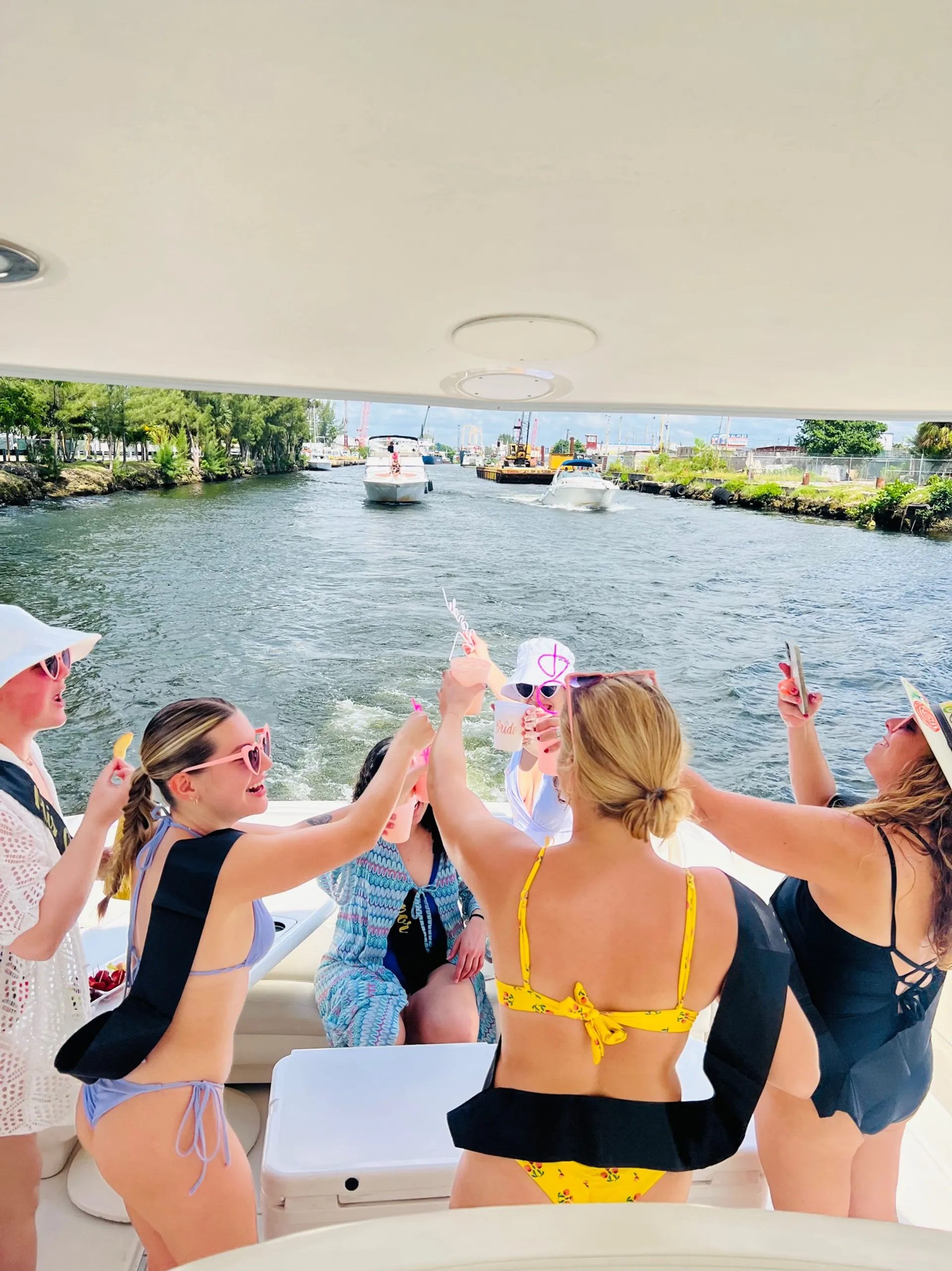 52' Sea Ray Motor Yacht for Celebrations – Miami, 13 Passengers