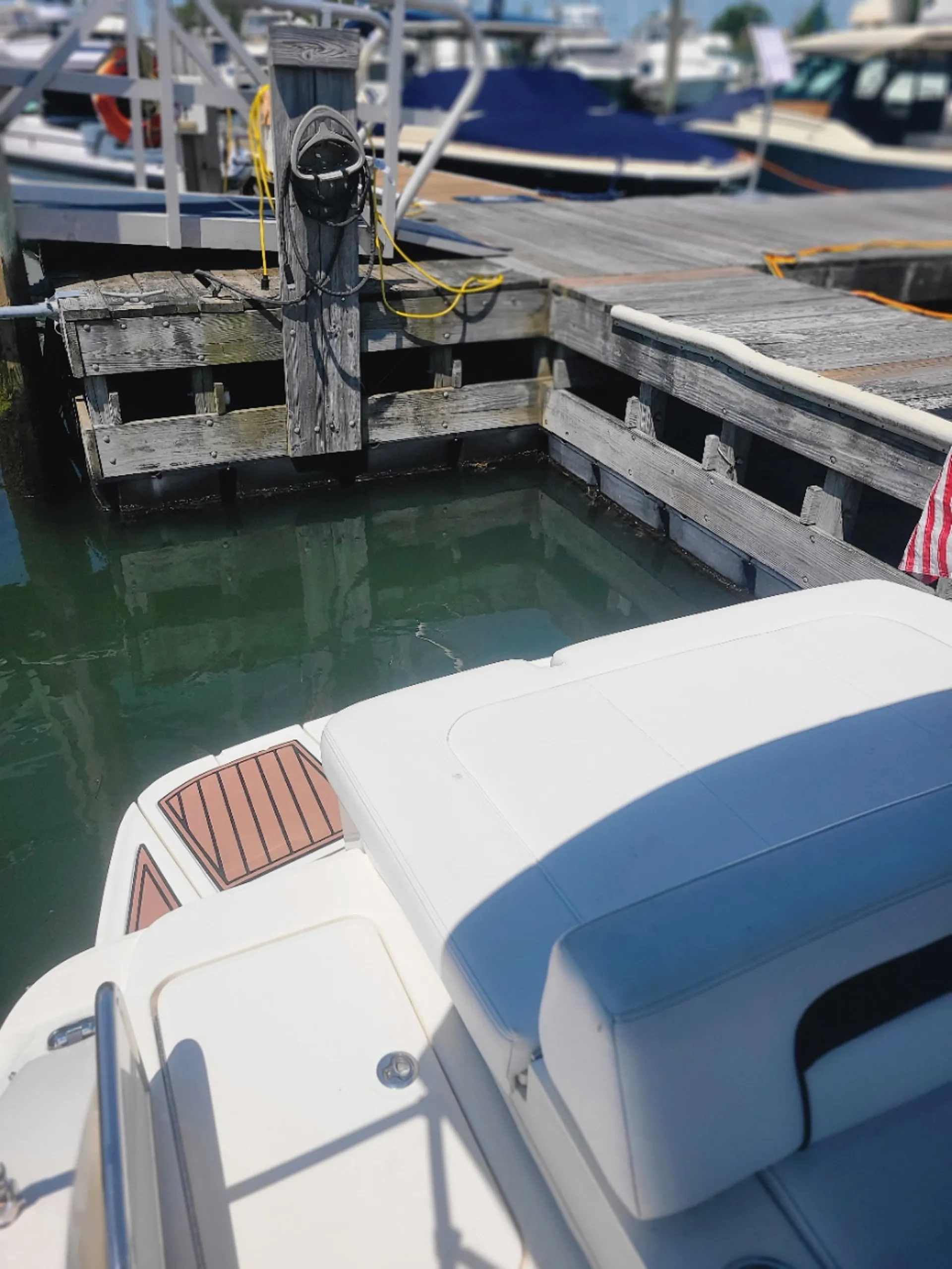 Sea Ray Boats 280 Sundeck in Norwalk, CT — photo 9