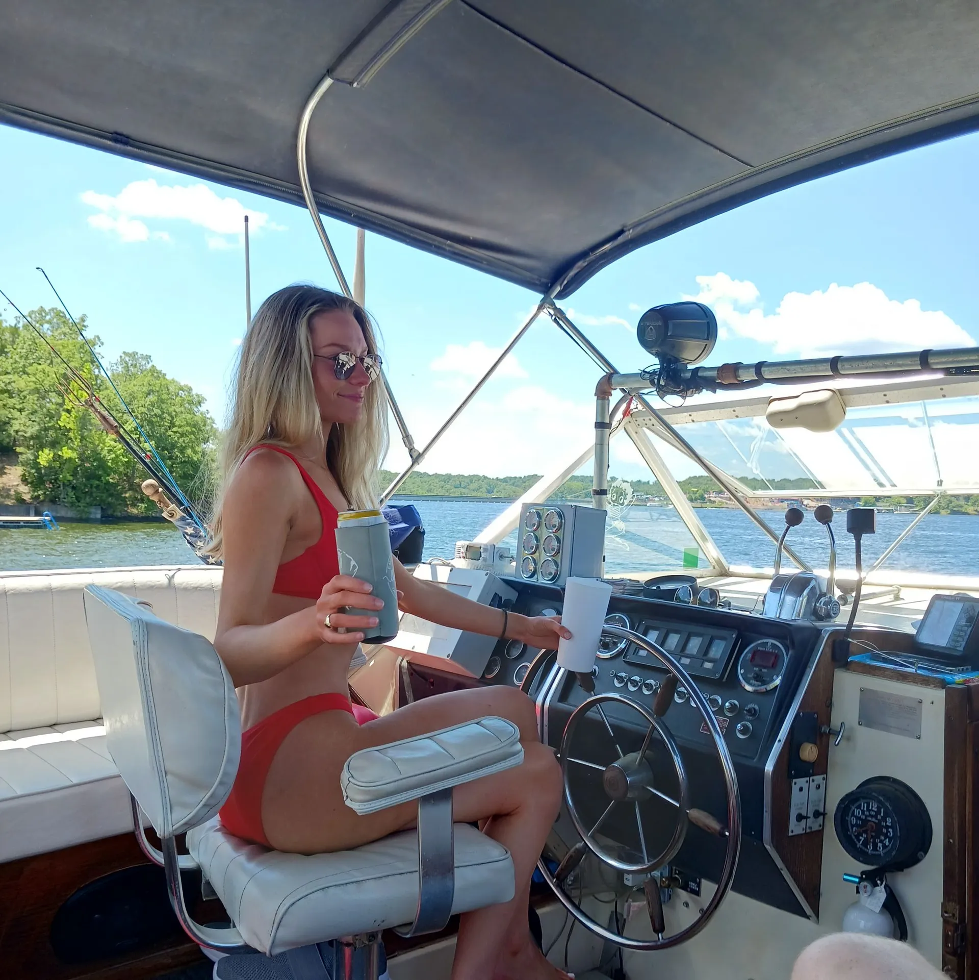 Classic cruiser - 37 feet of  spacious double cabin, USCG Captained