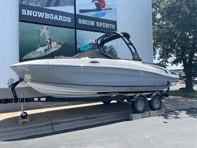 Rent a Bayliner bow rider in Temple, TX near me