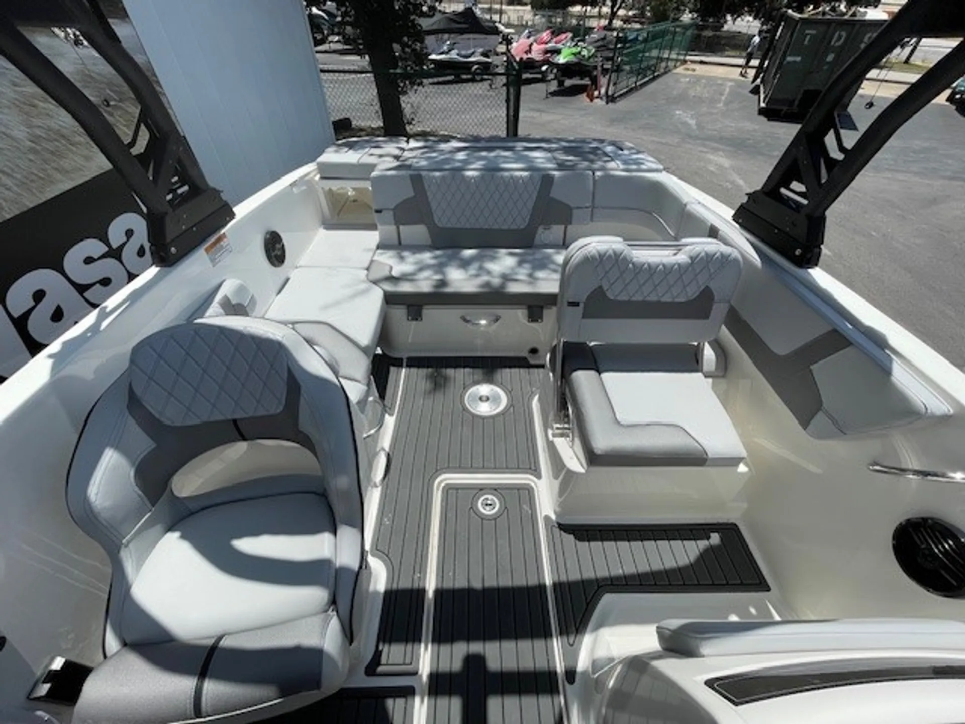 Bayliner VR6 Bowrider in Temple, TX — photo 2